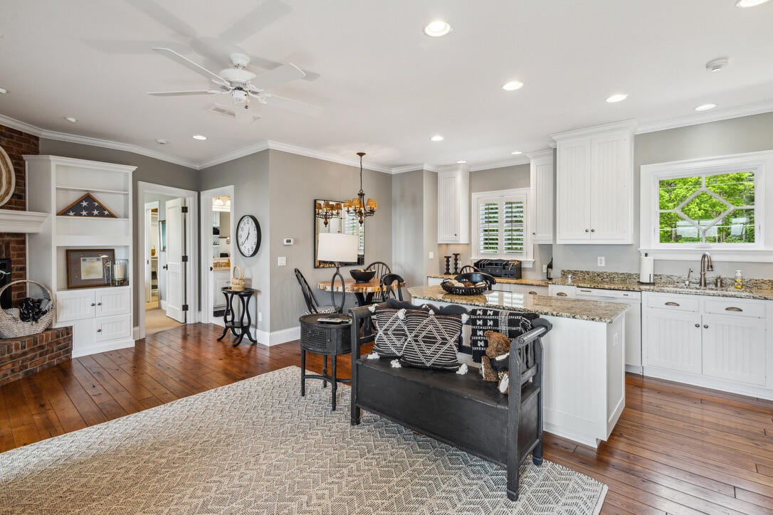 White Pigeon, Michigan, 49099, United States, 9 Bedrooms Bedrooms, ,9 BathroomsBathrooms,Residential,Active,1849554