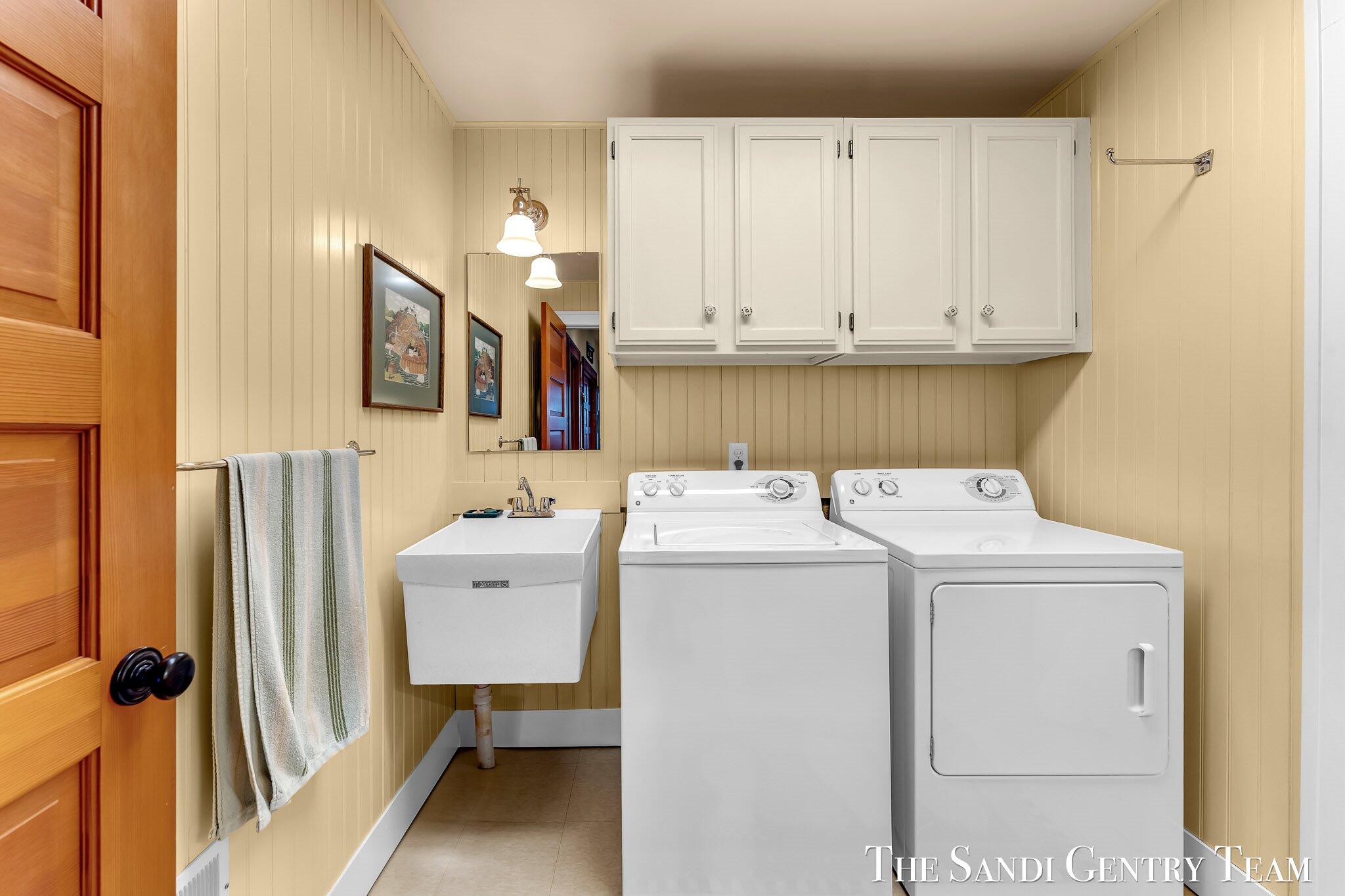 Grand Haven, Michigan, 49417, United States, ,4 BathroomsBathrooms,Residential,Active,1761642