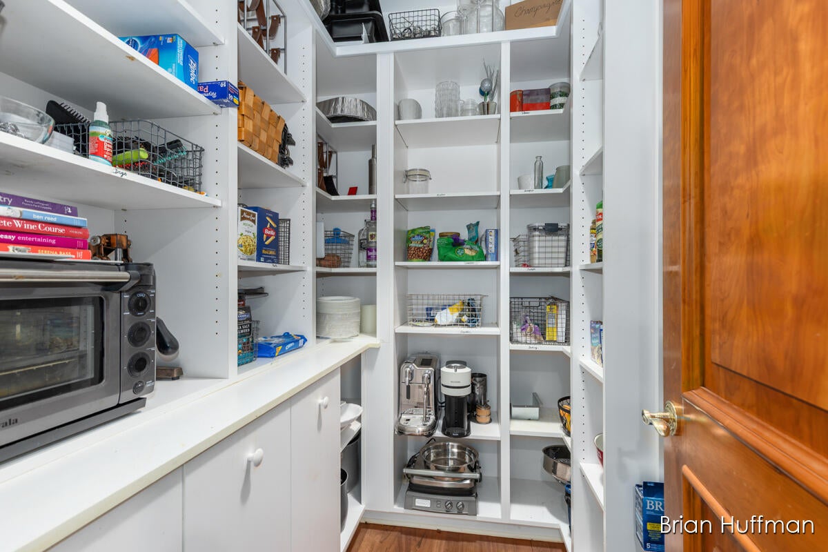 Grandville, Michigan, 49418, United States, 6 Bedrooms Bedrooms, ,9 BathroomsBathrooms,Residential,Active,1988461