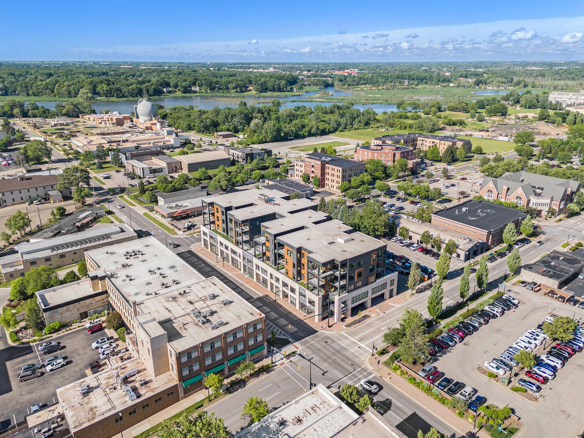 Holland, Michigan, 49423, United States, 2 Bedrooms Bedrooms, ,2 BathroomsBathrooms,Residential,Active,1953402