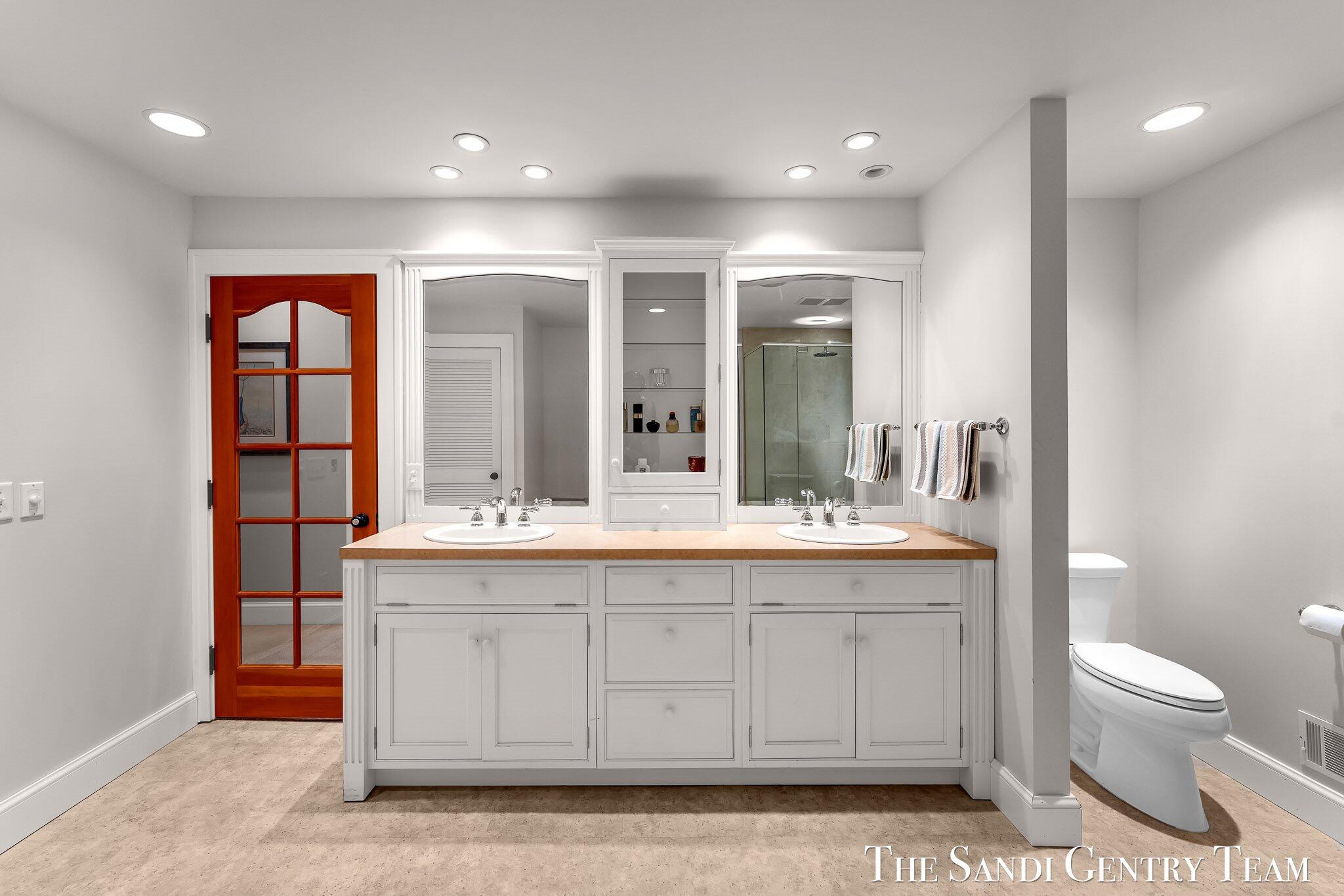 Grand Haven, Michigan, 49417, United States, ,4 BathroomsBathrooms,Residential,Active,1761642