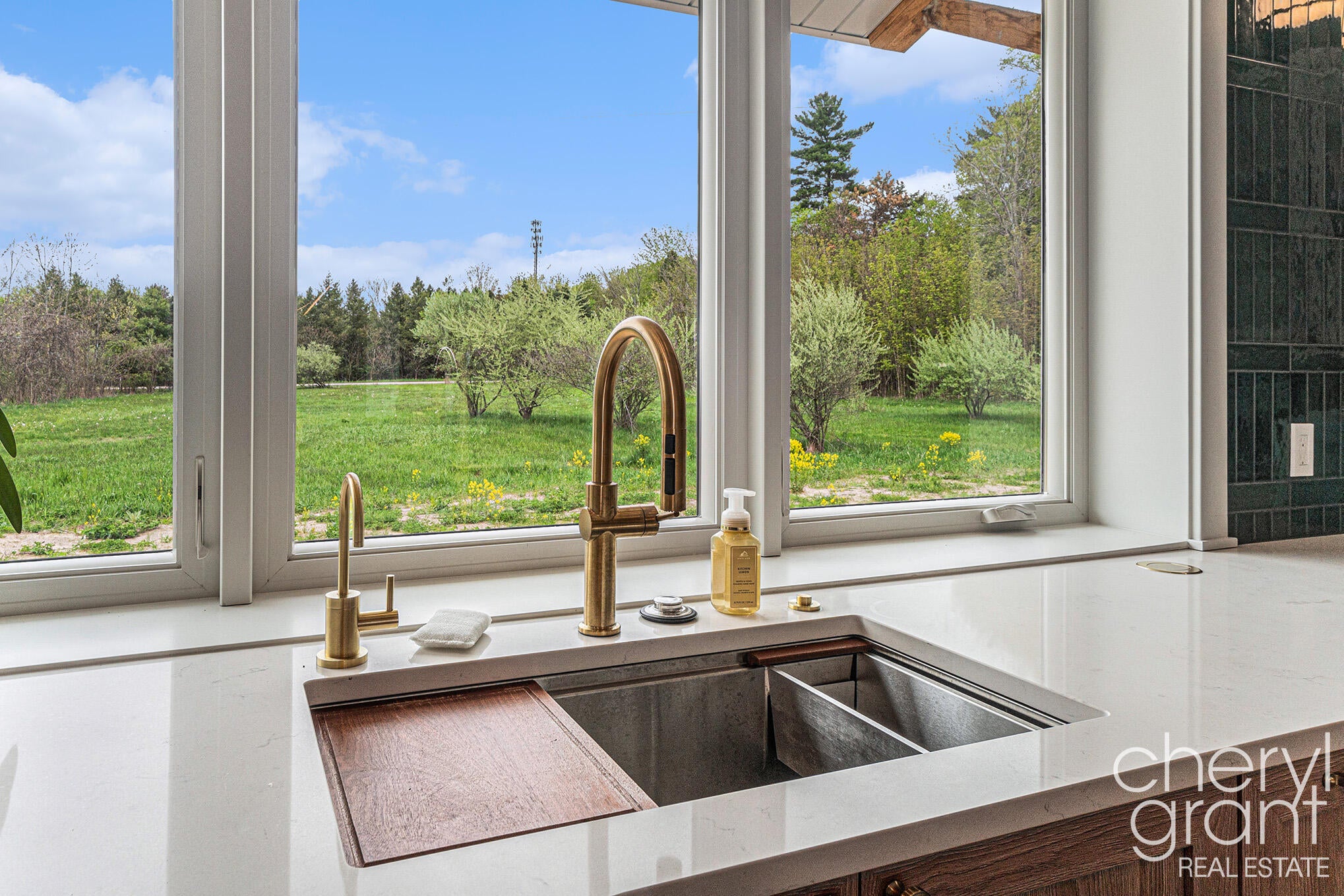 Fennville, Michigan, 49408, United States, 4 Bedrooms Bedrooms, ,4 BathroomsBathrooms,Residential,Active,1964494