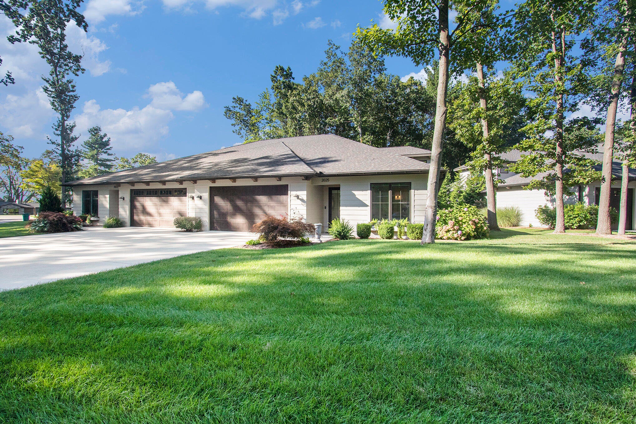 Holland, Michigan, 49424, United States, 3 Bedrooms Bedrooms, ,3 BathroomsBathrooms,Residential,Active,1970962