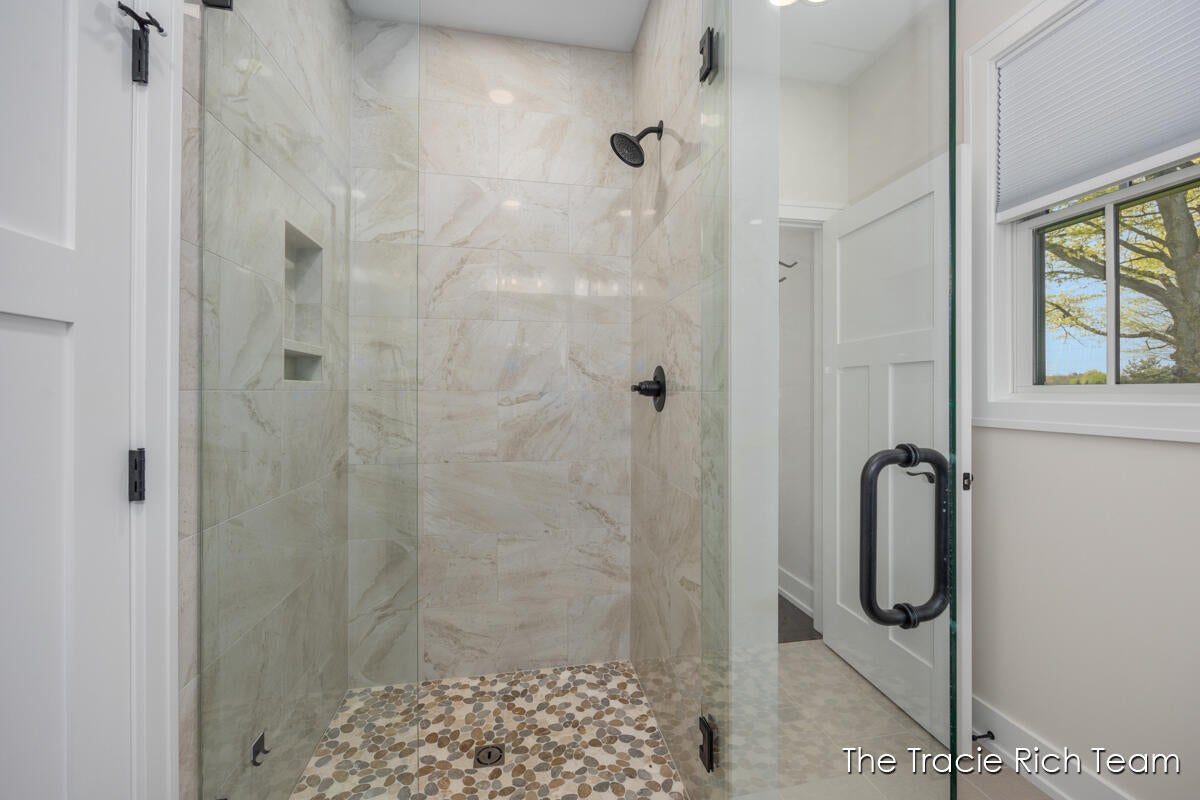 Rockford, Michigan, 49341, United States, 5 Bedrooms Bedrooms, ,5 BathroomsBathrooms,Residential,Active,1929409