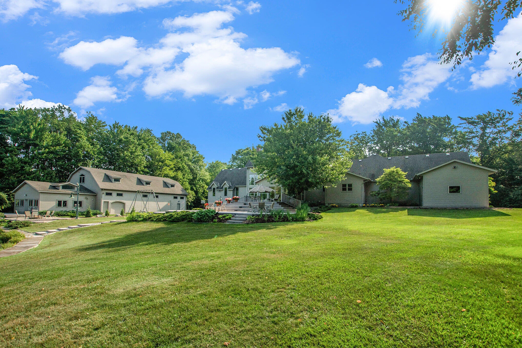 Holland, Michigan, 49423, United States, 4 Bedrooms Bedrooms, ,4 BathroomsBathrooms,Residential,Active,1914588