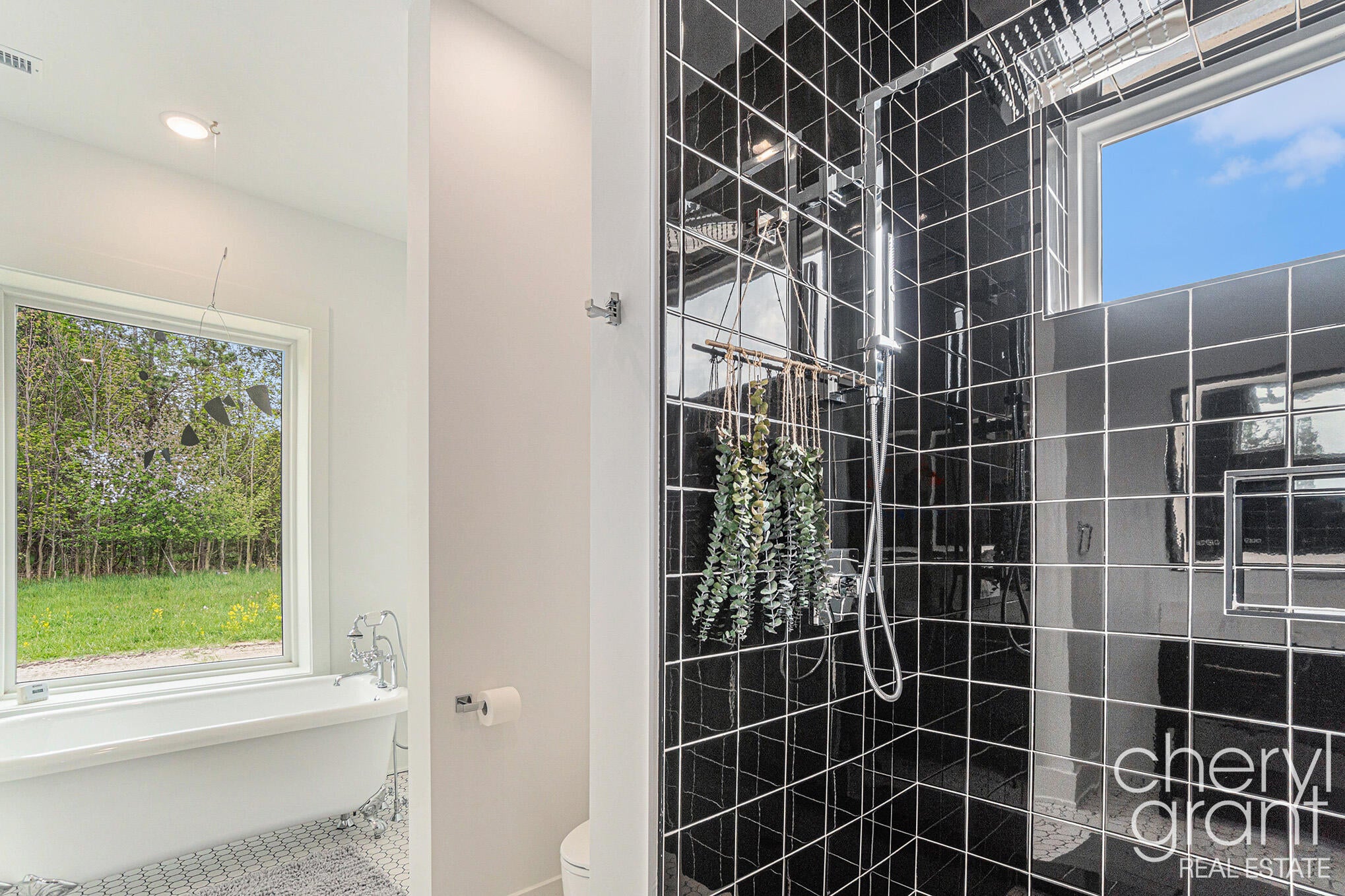 Fennville, Michigan, 49408, United States, 4 Bedrooms Bedrooms, ,4 BathroomsBathrooms,Residential,Active,1964494