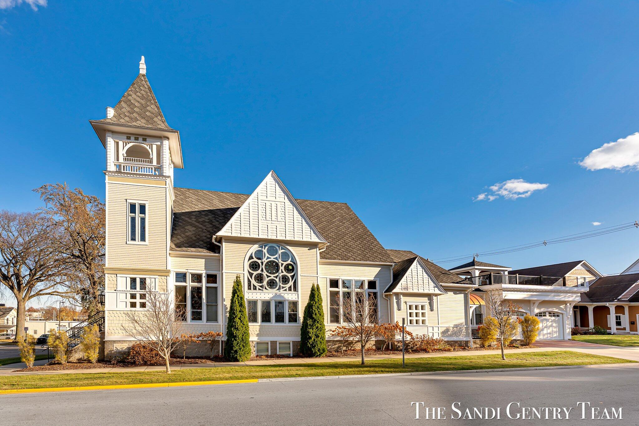 Grand Haven, Michigan, 49417, United States, 3 Bedrooms Bedrooms, ,6 BathroomsBathrooms,Residential,Active,1972168