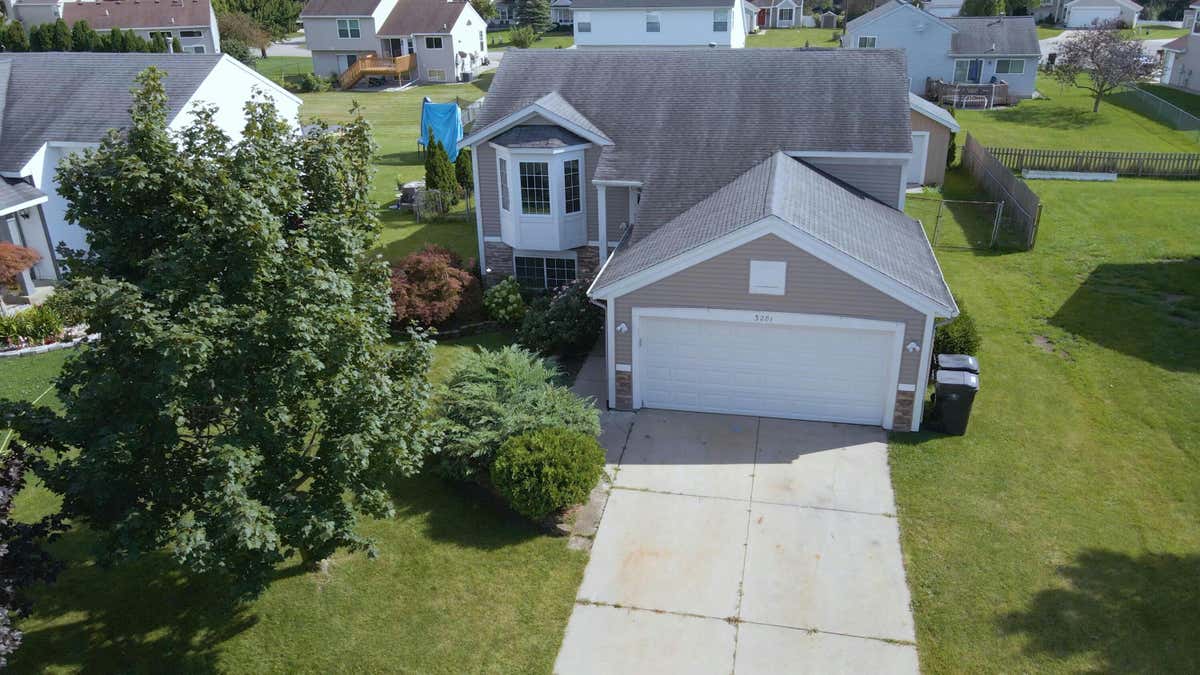 3281 CLEAR VIEW DR, HOLLAND, MI 49424, photo 1 of 19