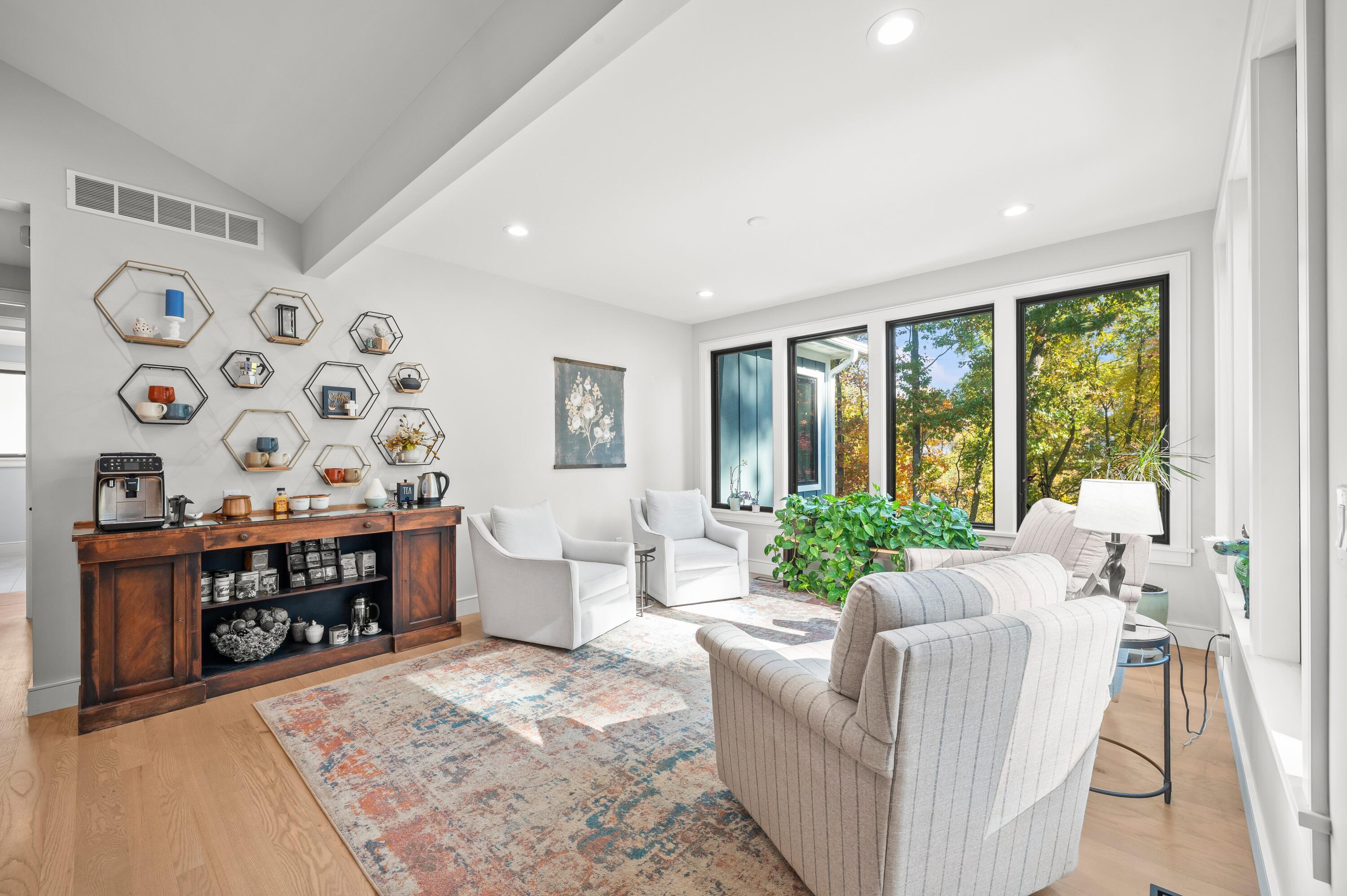 St. Joseph, Michigan, 49085, United States, 6 Bedrooms Bedrooms, ,6 BathroomsBathrooms,Residential,Active,1985598