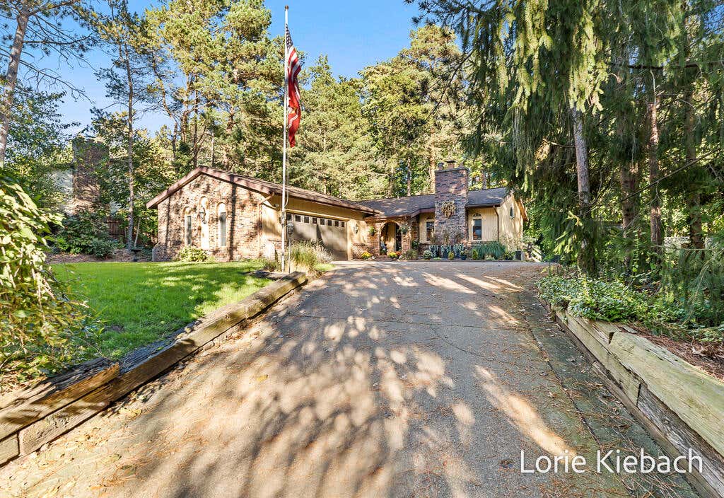 14666 INDIAN TRAILS DR, GRAND HAVEN, MI 49417 RE/MAX