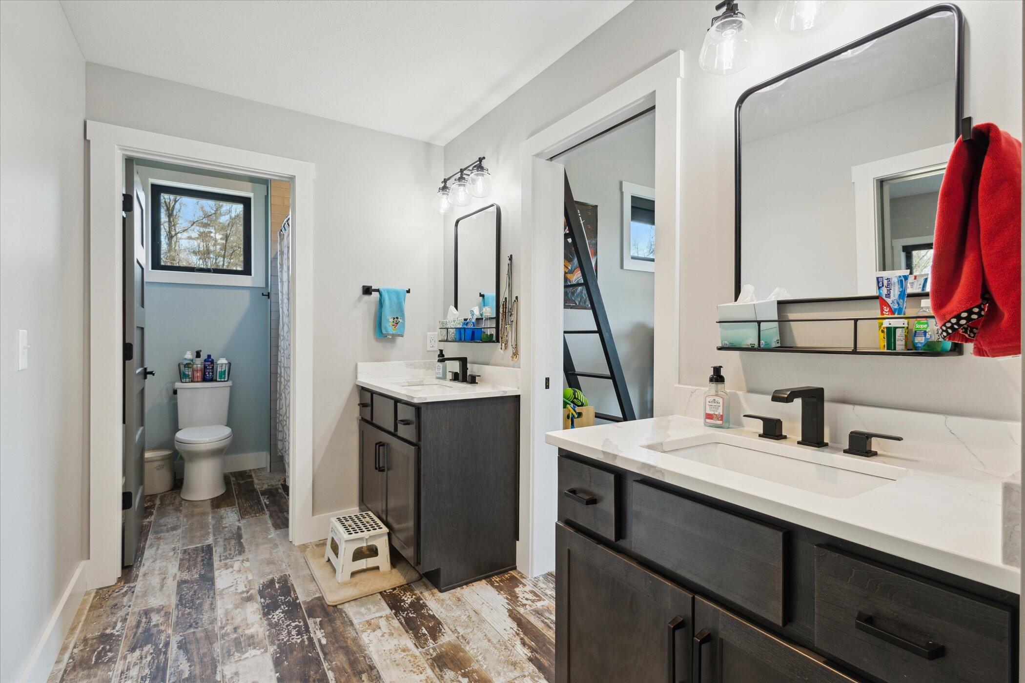 Niles, Michigan, 49120, United States, 5 Bedrooms Bedrooms, ,5 BathroomsBathrooms,Residential,Active,1769298