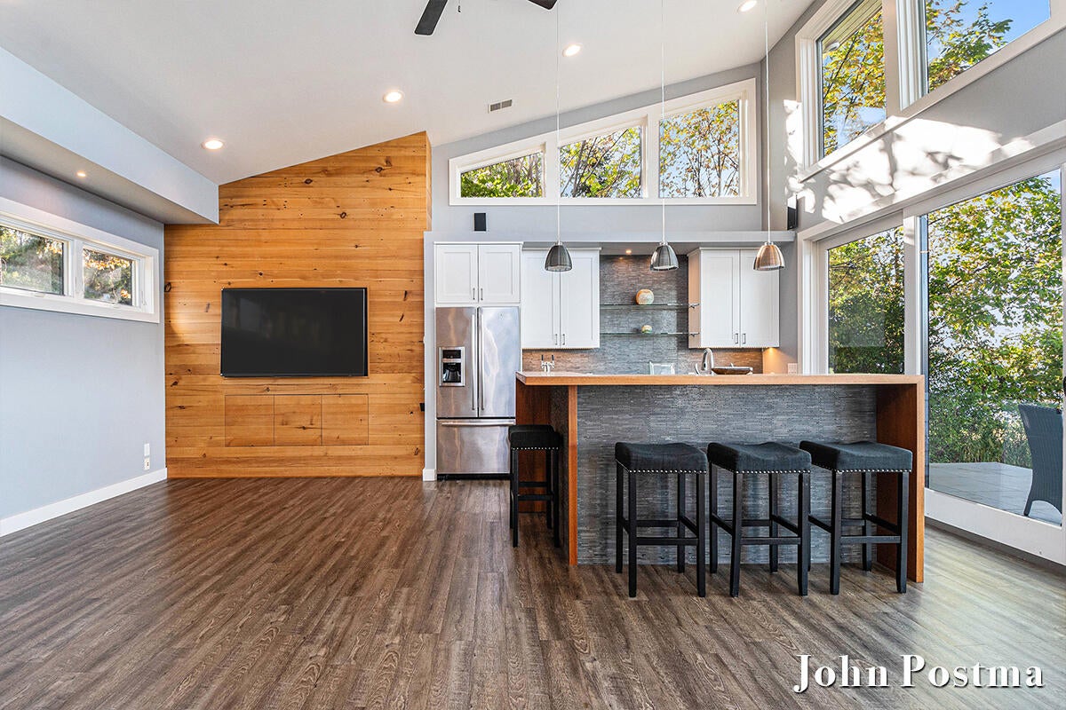 East Grand Rapids, Michigan, 49506, United States, 4 Bedrooms Bedrooms, ,6 BathroomsBathrooms,Residential,Active,2015444