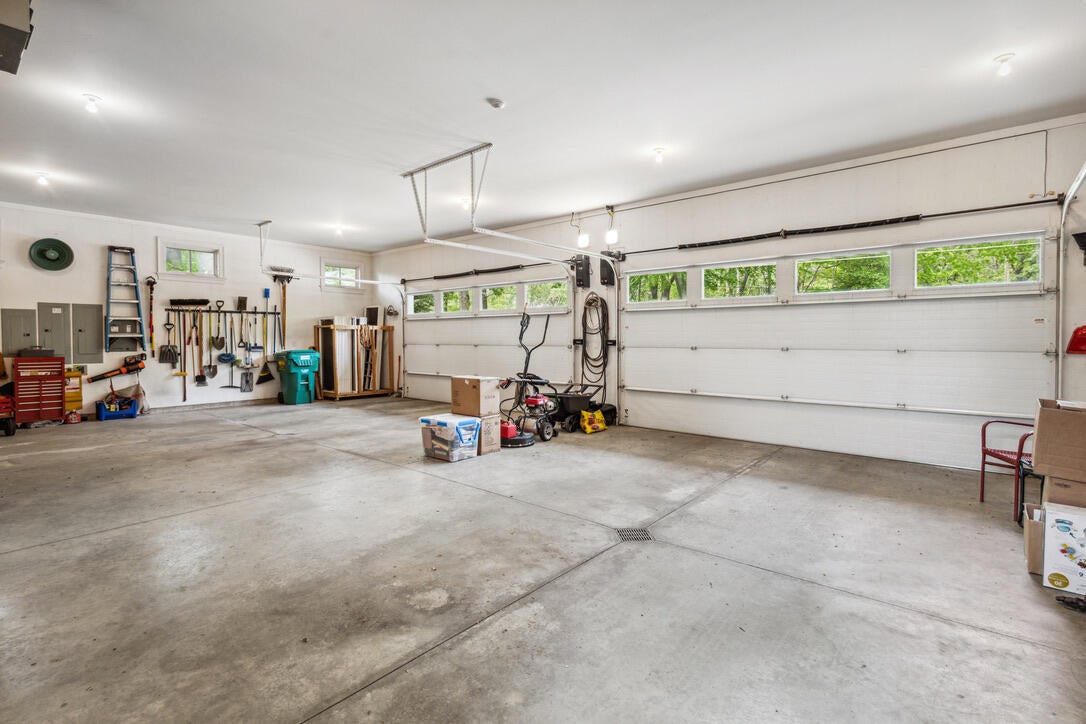 White Pigeon, Michigan, 49099, United States, 9 Bedrooms Bedrooms, ,9 BathroomsBathrooms,Residential,Active,1849554