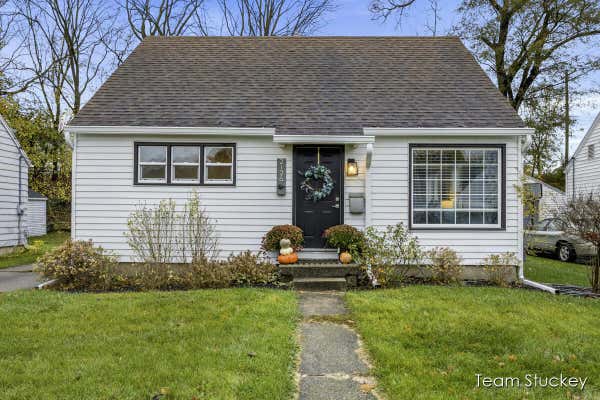 2126 RIVERSIDE DR NE, GRAND RAPIDS, MI 49505 - Image 1