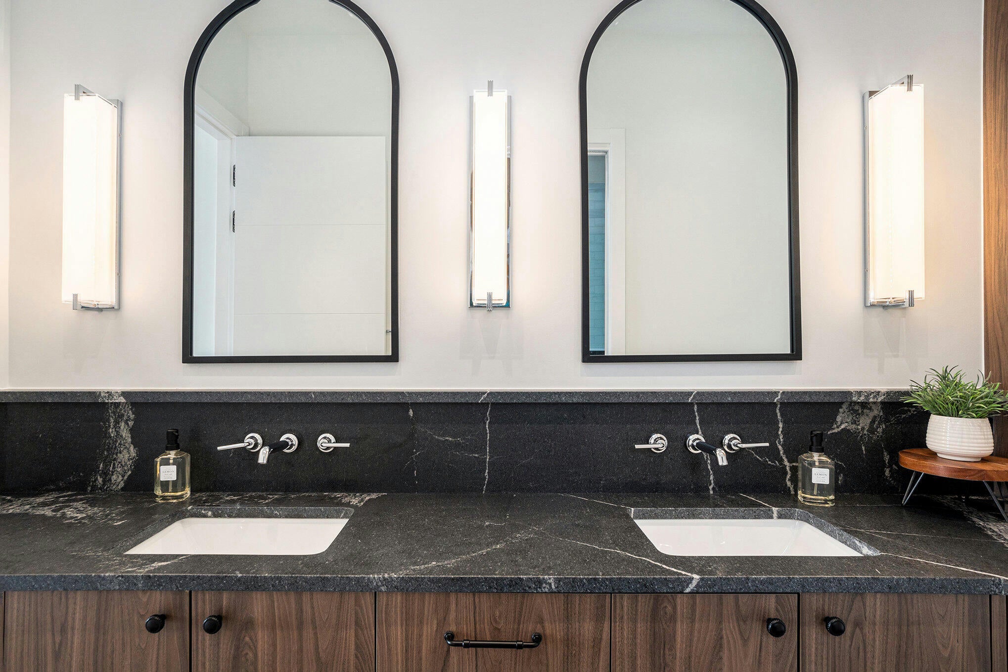 Holland, Michigan, 49423, United States, ,2 BathroomsBathrooms,Residential,Pending,1749293