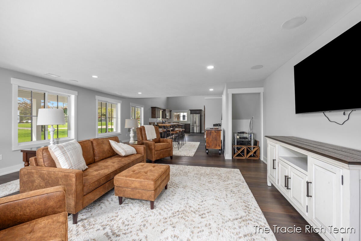 Rockford, Michigan, 49341, United States, 5 Bedrooms Bedrooms, ,5 BathroomsBathrooms,Residential,Active,1929409