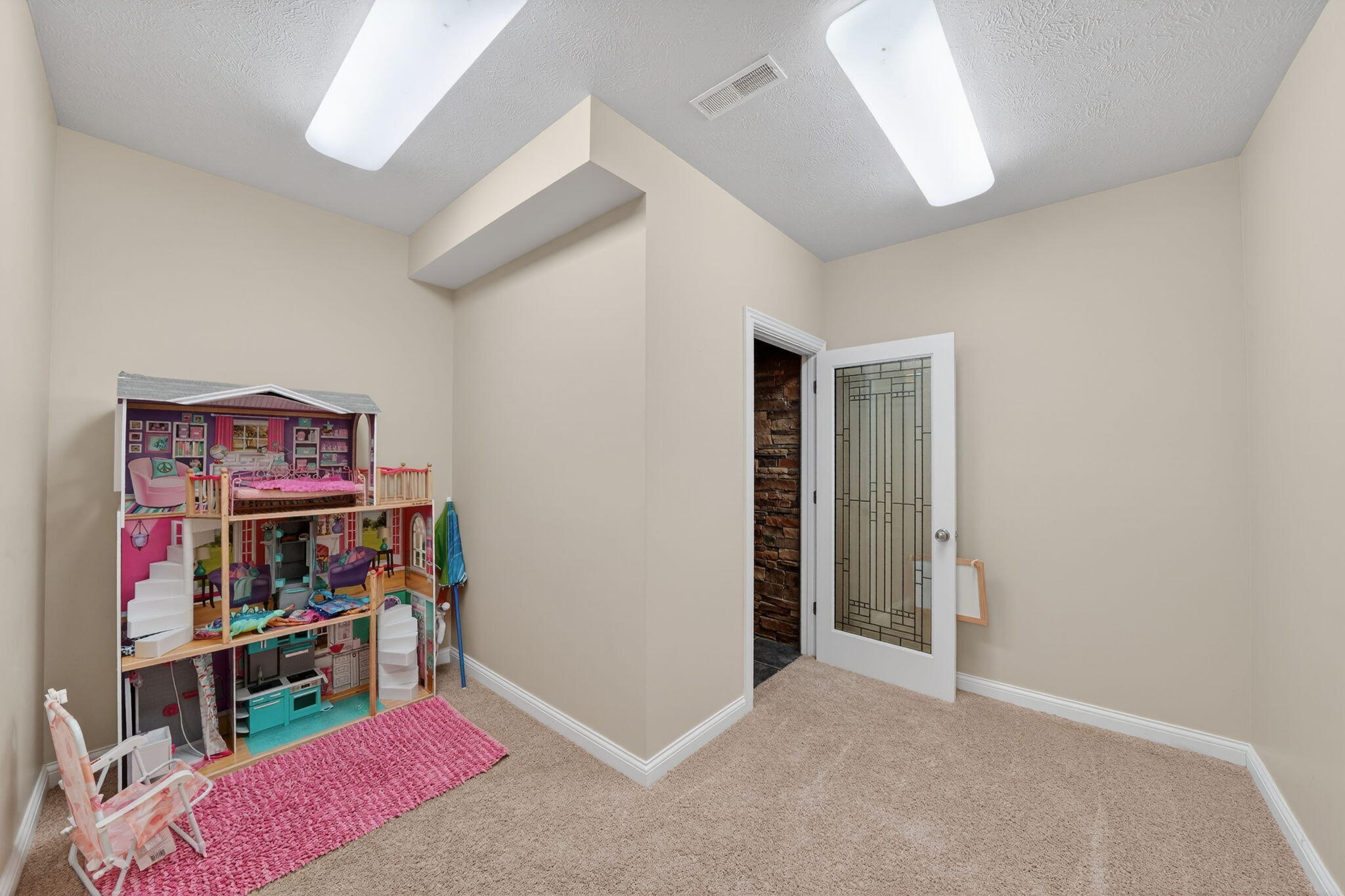 Stevensville, Michigan, 49127, United States, 5 Bedrooms Bedrooms, ,5 BathroomsBathrooms,Residential,Active,2008291