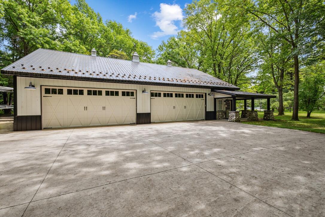 White Pigeon, Michigan, 49099, United States, 9 Bedrooms Bedrooms, ,9 BathroomsBathrooms,Residential,Active,1849554