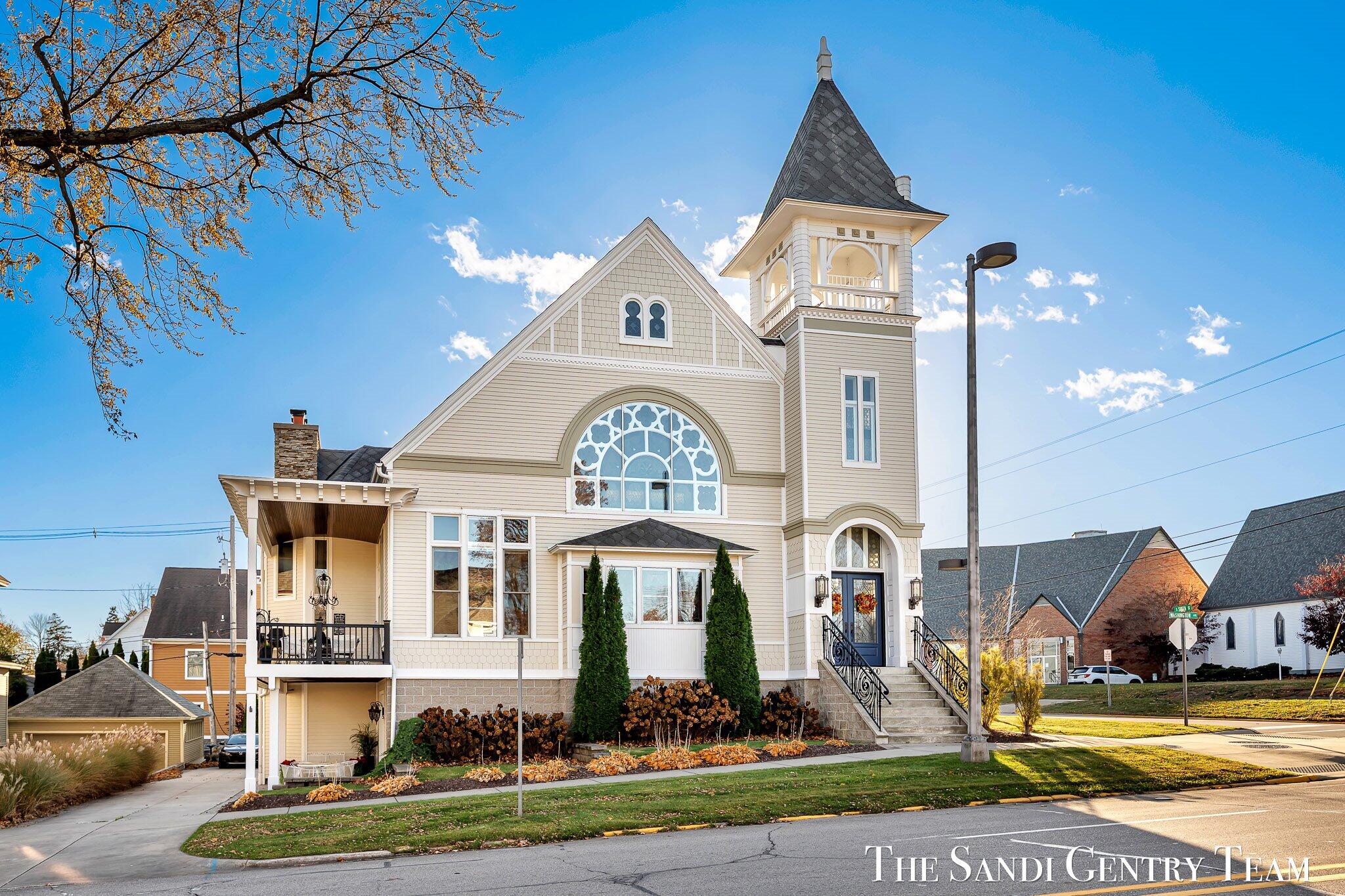 Grand Haven, Michigan, 49417, United States, 3 Bedrooms Bedrooms, ,6 BathroomsBathrooms,Residential,Active,1972168