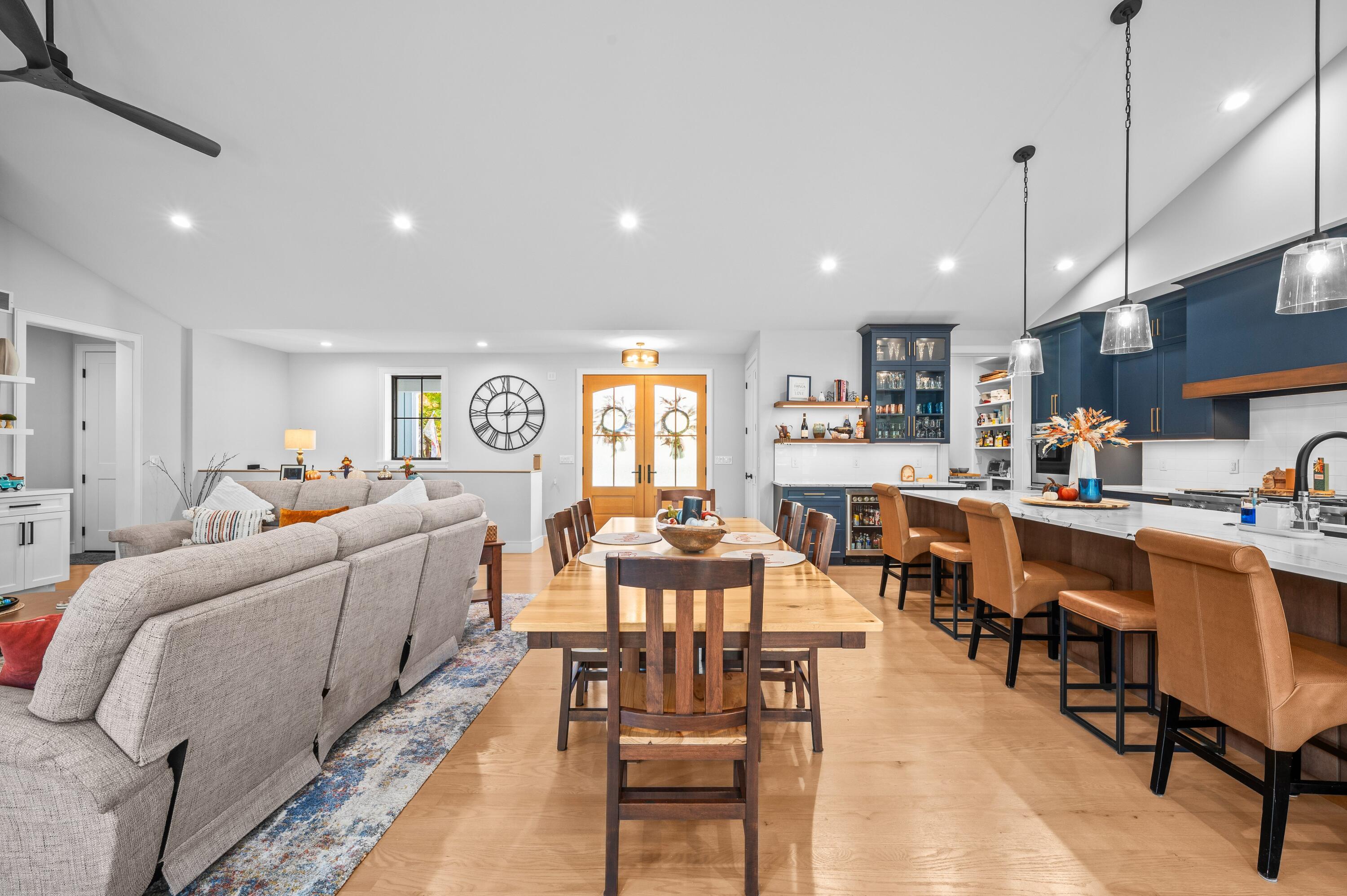 St. Joseph, Michigan, 49085, United States, 6 Bedrooms Bedrooms, ,6 BathroomsBathrooms,Residential,Active,1985598