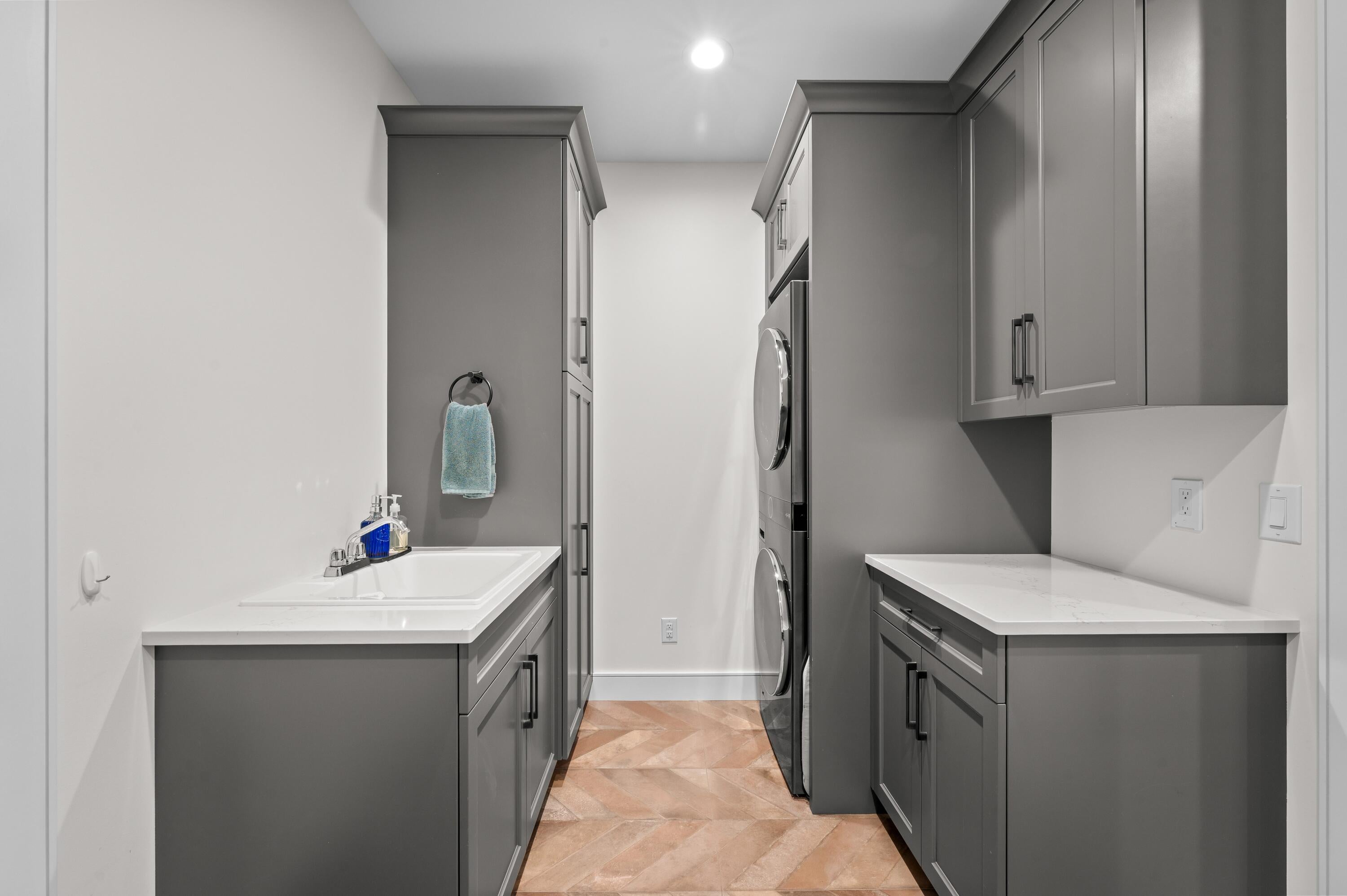 St. Joseph, Michigan, 49085, United States, 6 Bedrooms Bedrooms, ,6 BathroomsBathrooms,Residential,Active,1985598