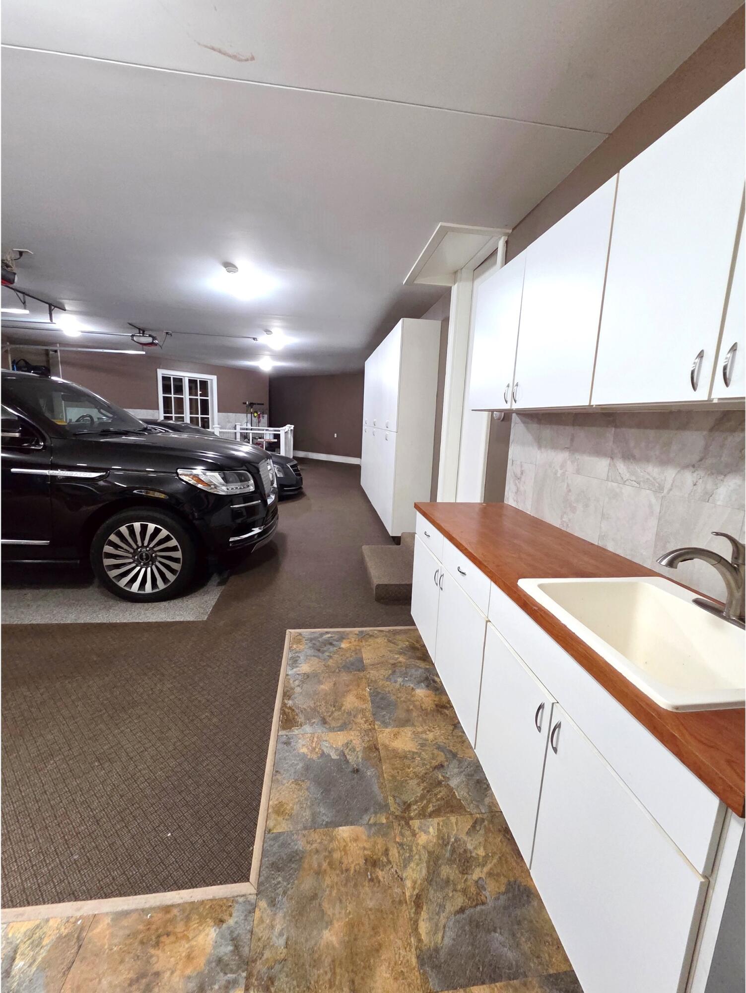 Grandville, Michigan, 49418, United States, 6 Bedrooms Bedrooms, ,9 BathroomsBathrooms,Residential,Active,1988461