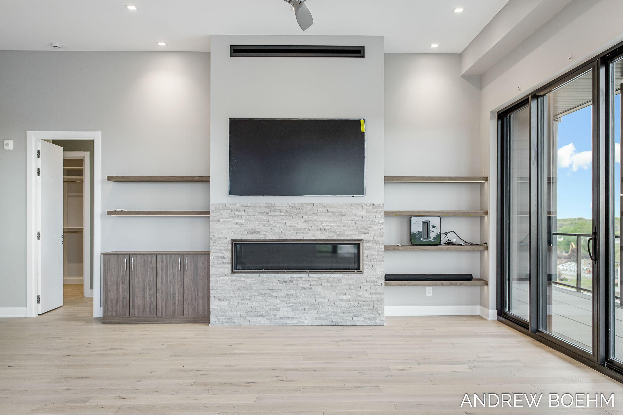 Holland, Michigan, 49423, United States, ,3 BathroomsBathrooms,Residential,Pending,1769506