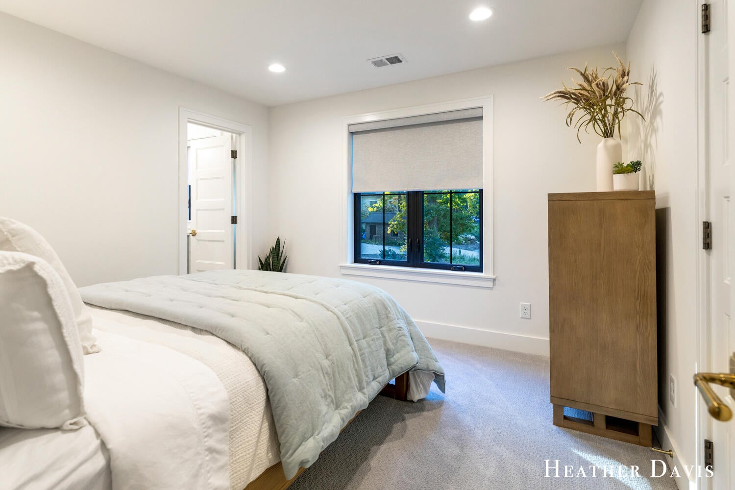 West Olive, Michigan, 49460, United States, 5 Bedrooms Bedrooms, ,6 BathroomsBathrooms,Residential,Active,1972174