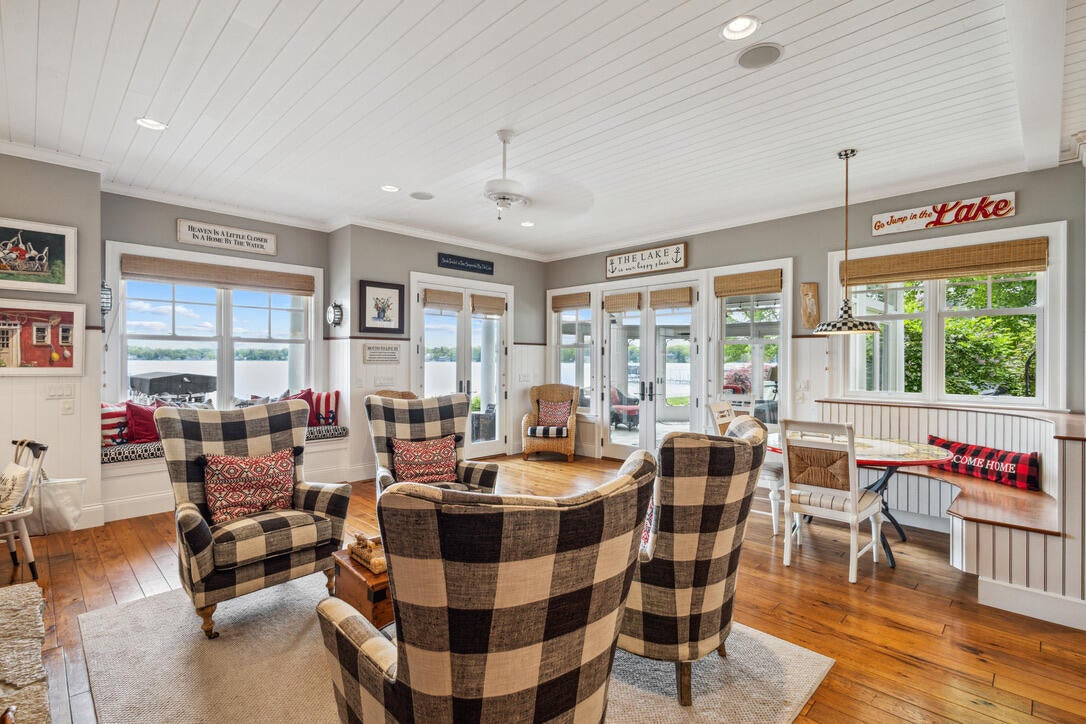 White Pigeon, Michigan, 49099, United States, 9 Bedrooms Bedrooms, ,9 BathroomsBathrooms,Residential,Active,1849554