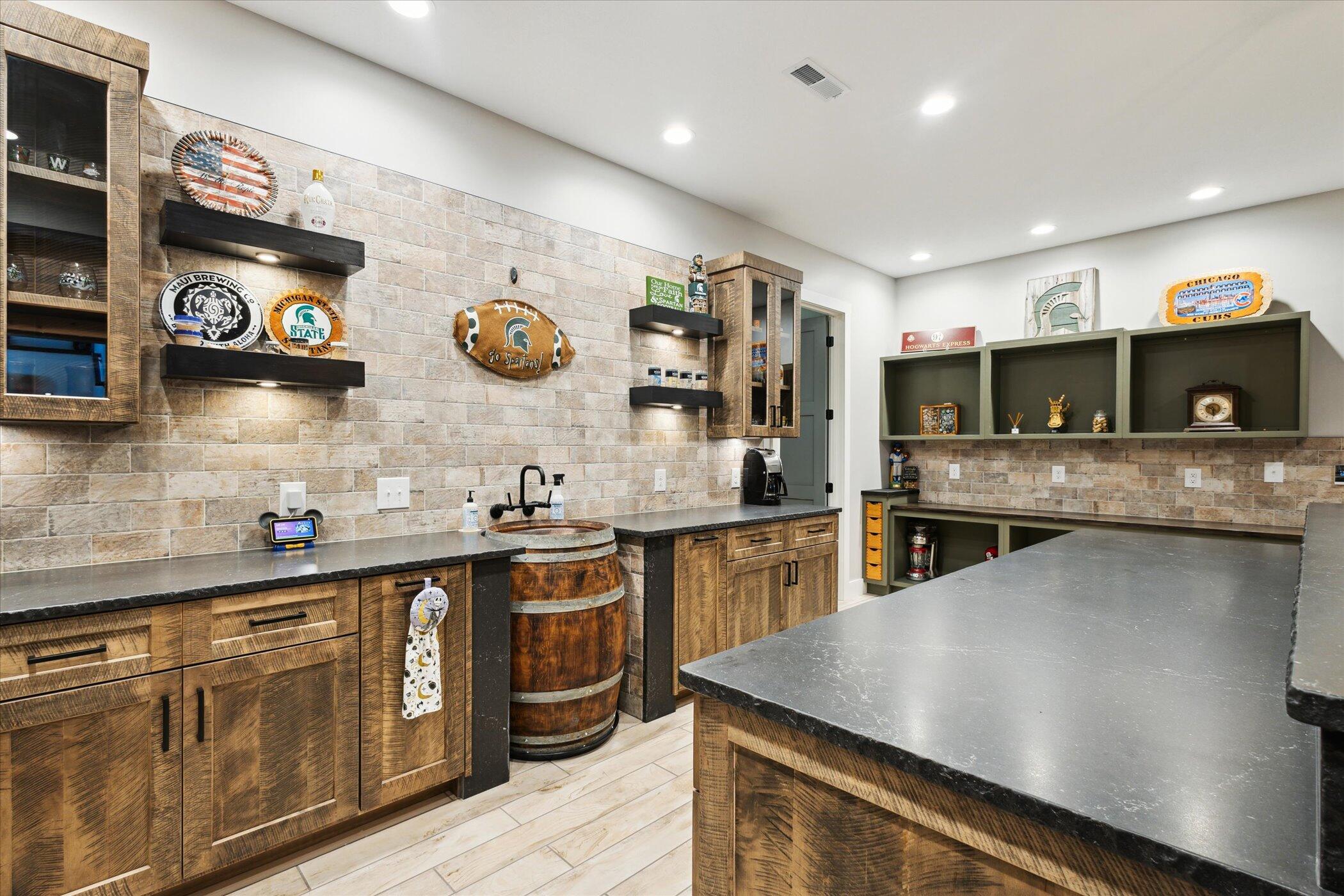 Niles, Michigan, 49120, United States, 5 Bedrooms Bedrooms, ,5 BathroomsBathrooms,Residential,Active,1769298