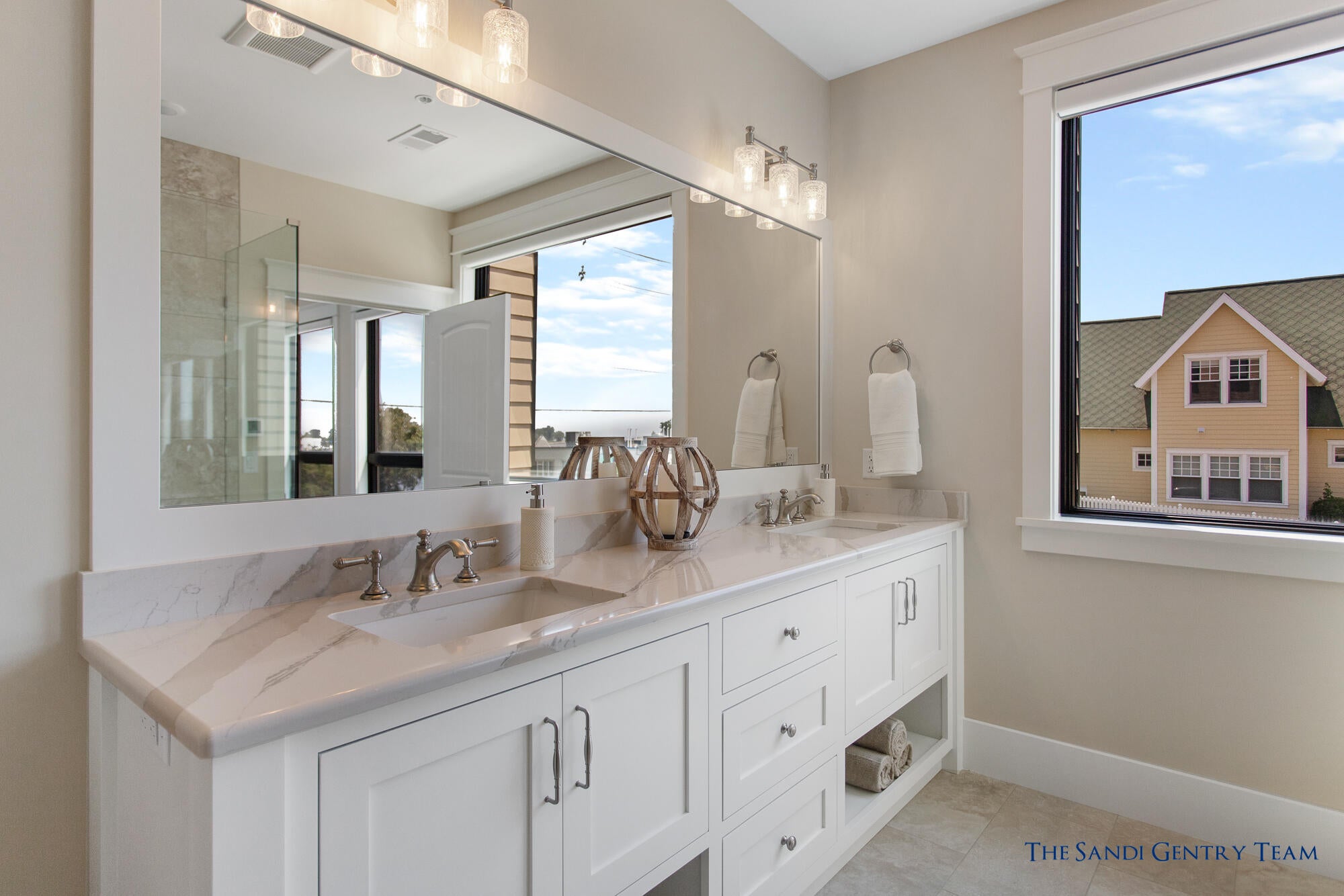 Grand Haven, Michigan, 49417, United States, 2 Bedrooms Bedrooms, ,2 BathroomsBathrooms,Residential,Active,2007339