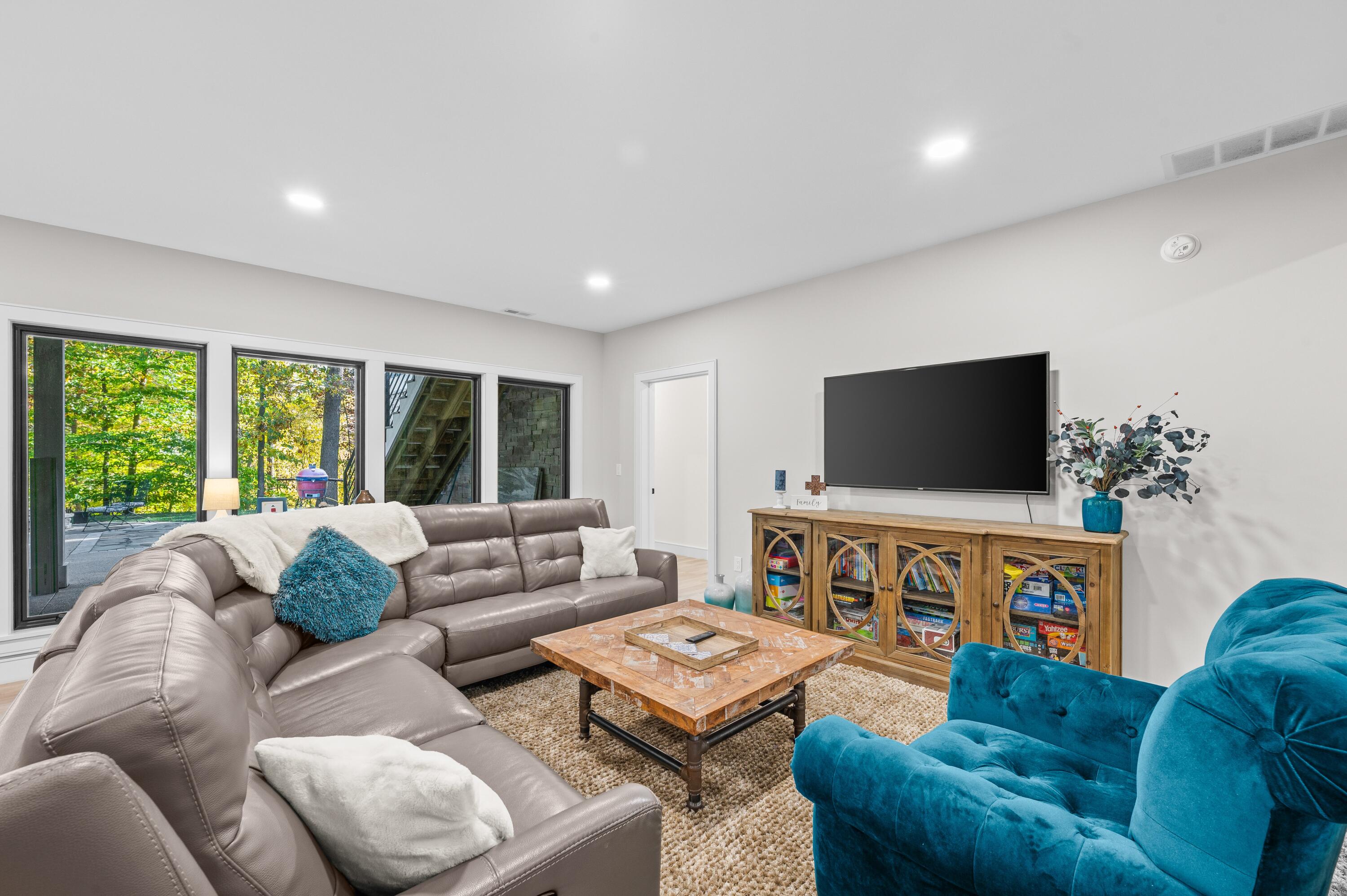 St. Joseph, Michigan, 49085, United States, 6 Bedrooms Bedrooms, ,6 BathroomsBathrooms,Residential,Active,1985598