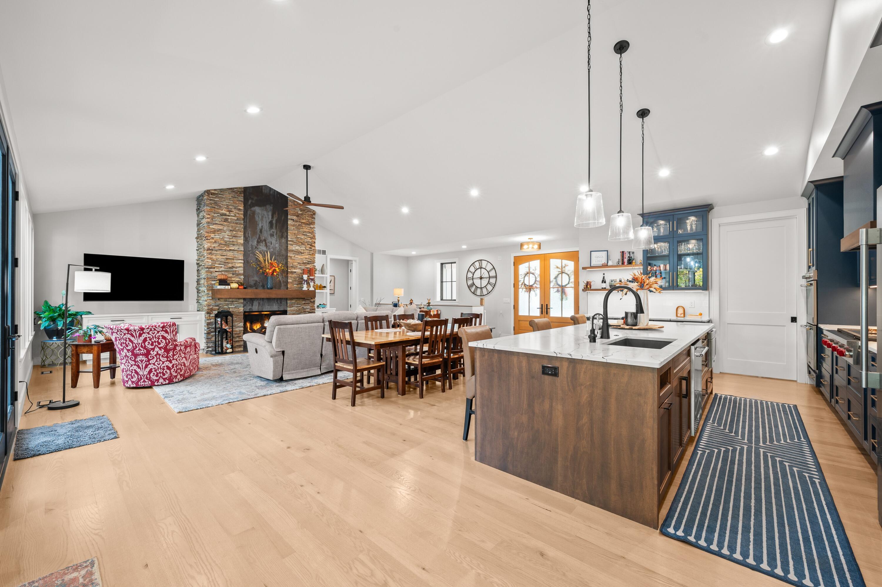 St. Joseph, Michigan, 49085, United States, 6 Bedrooms Bedrooms, ,6 BathroomsBathrooms,Residential,Active,1985598