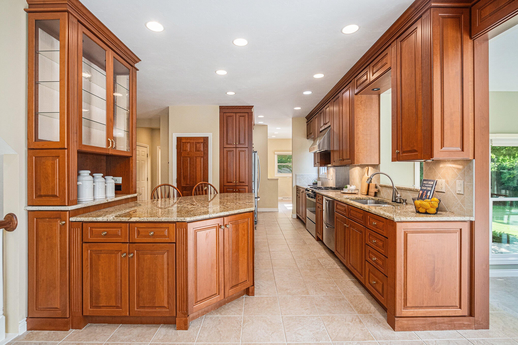 Holland, Michigan, 49423, United States, 4 Bedrooms Bedrooms, ,4 BathroomsBathrooms,Residential,Active,1914588