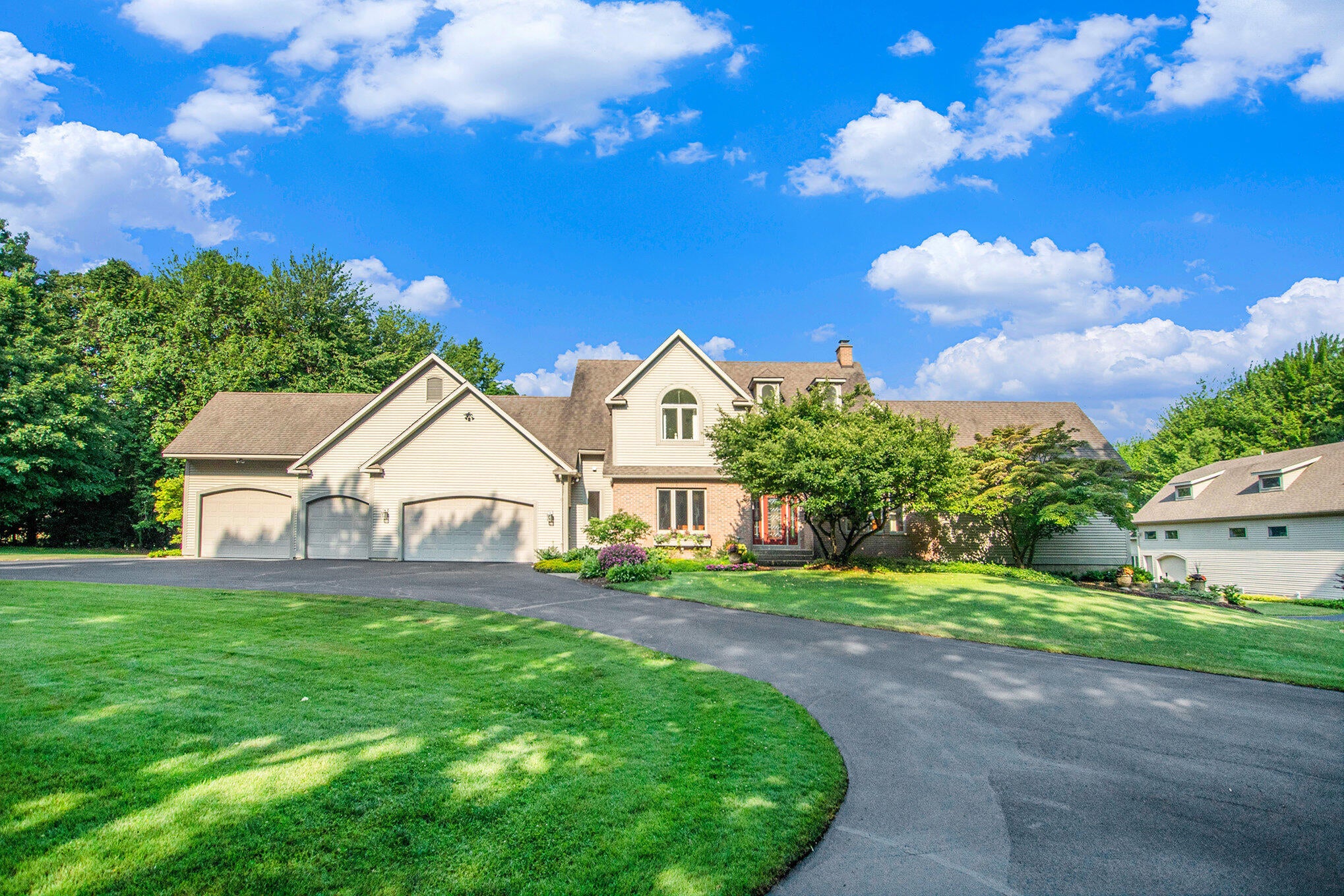 Holland, Michigan, 49423, United States, 4 Bedrooms Bedrooms, ,4 BathroomsBathrooms,Residential,Active,1914588
