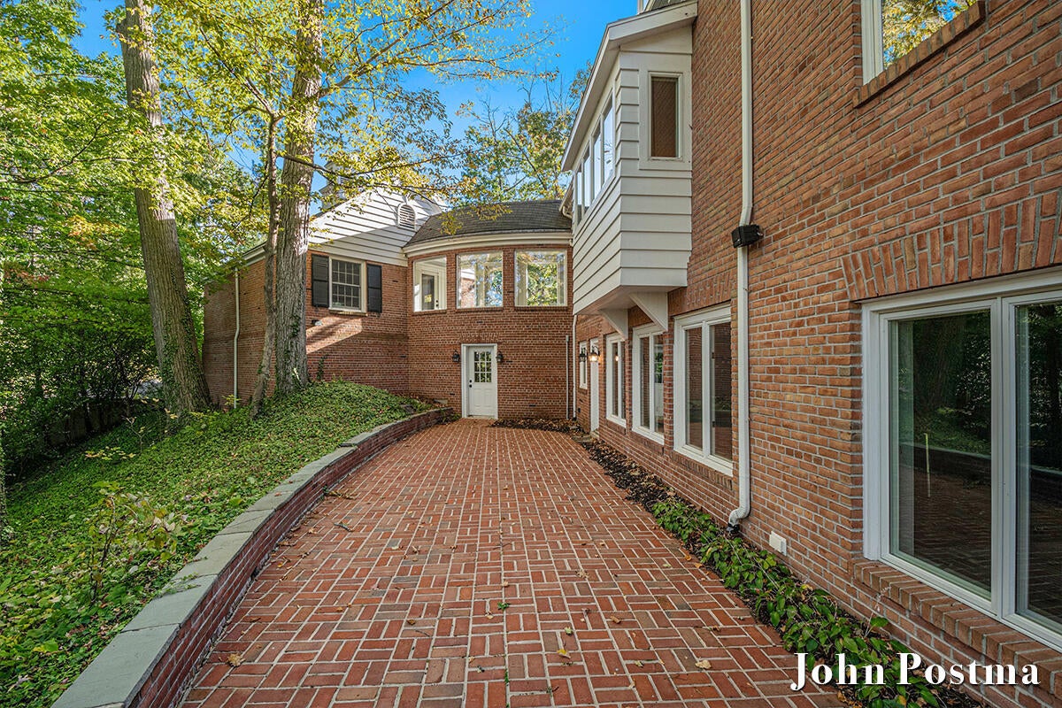 East Grand Rapids, Michigan, 49506, United States, 4 Bedrooms Bedrooms, ,6 BathroomsBathrooms,Residential,Active,2015444