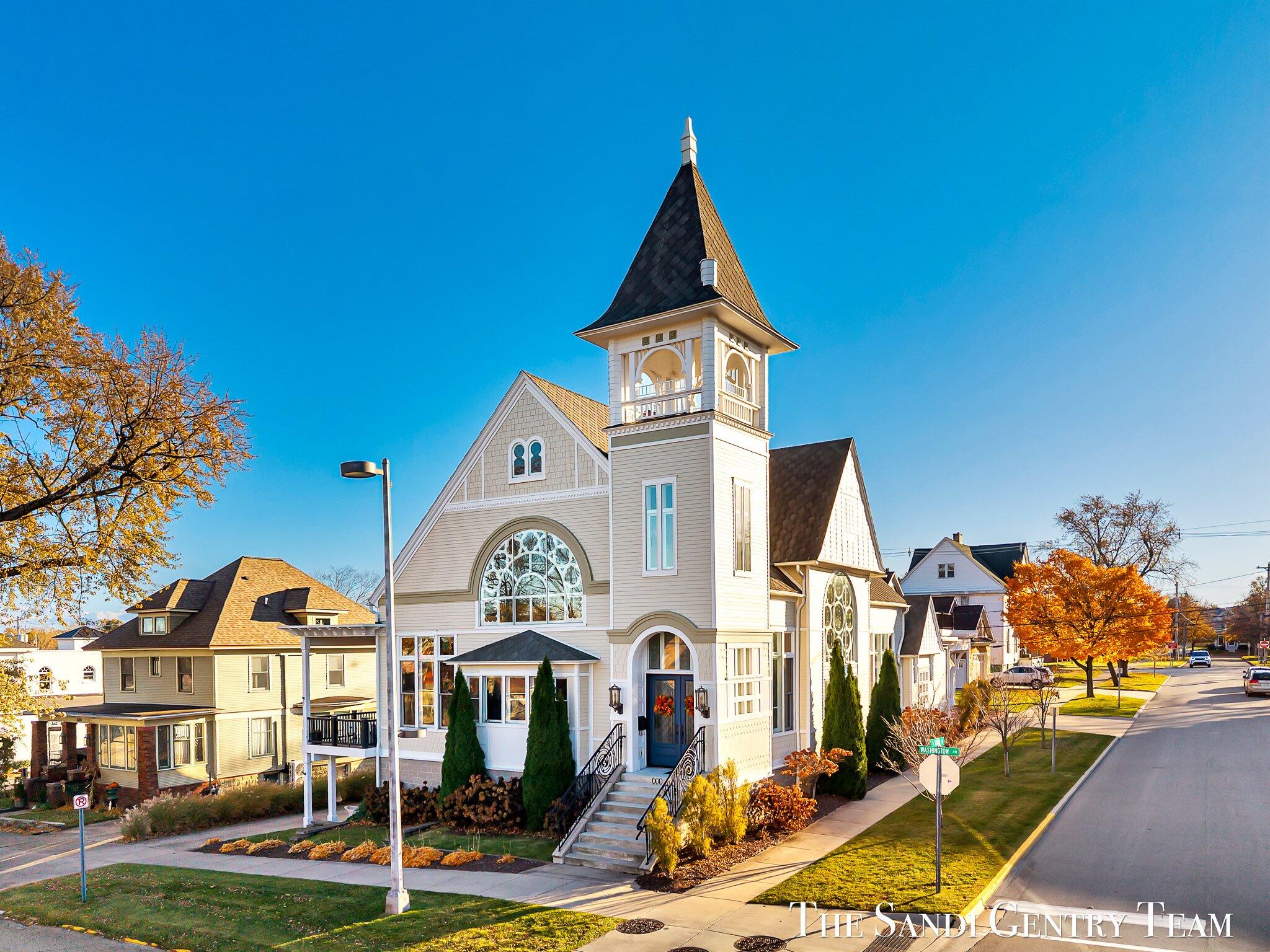 Grand Haven, Michigan, 49417, United States, 3 Bedrooms Bedrooms, ,6 BathroomsBathrooms,Residential,Active,1972168