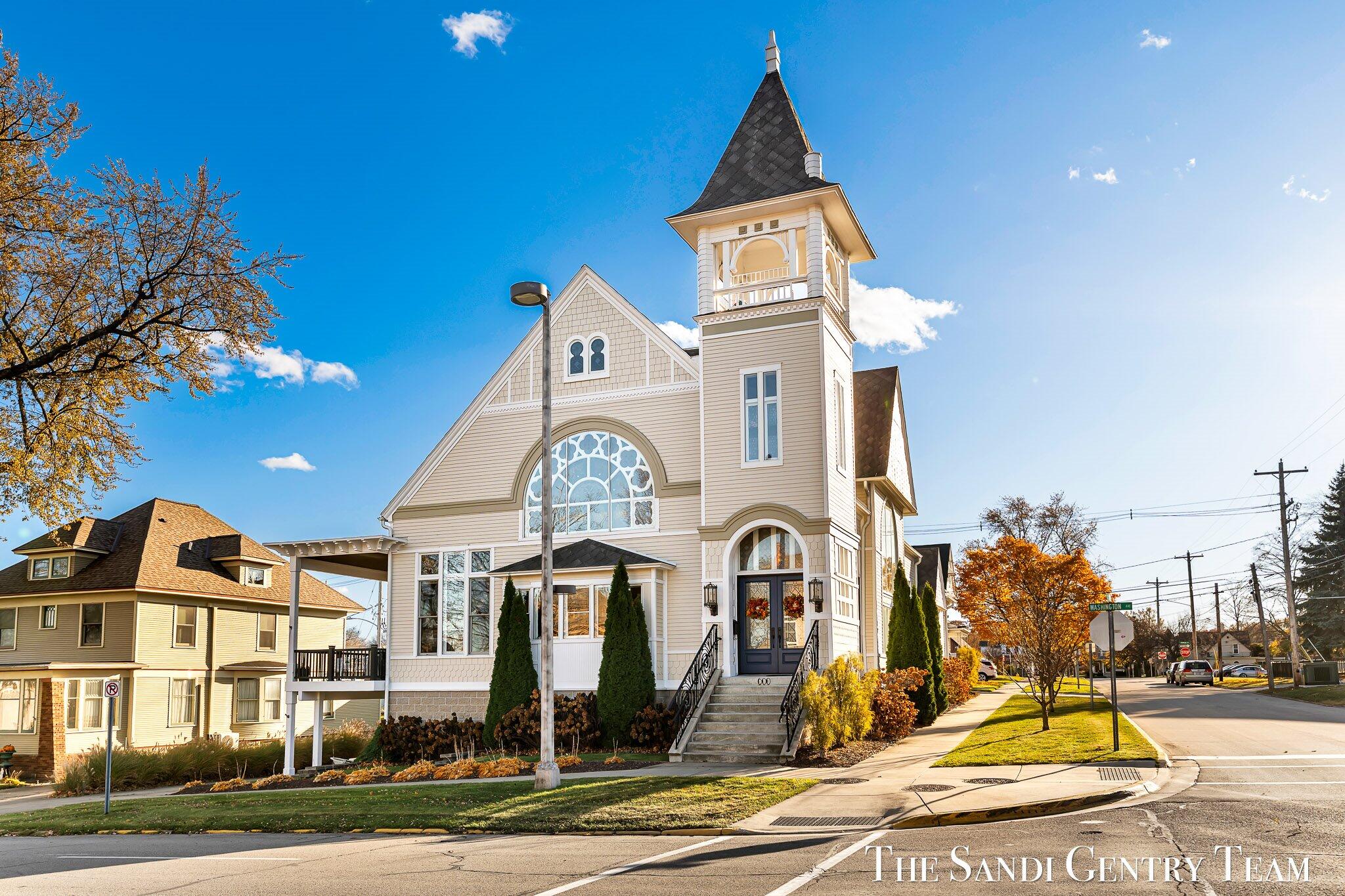 Grand Haven, Michigan, 49417, United States, 3 Bedrooms Bedrooms, ,6 BathroomsBathrooms,Residential,Active,1972168