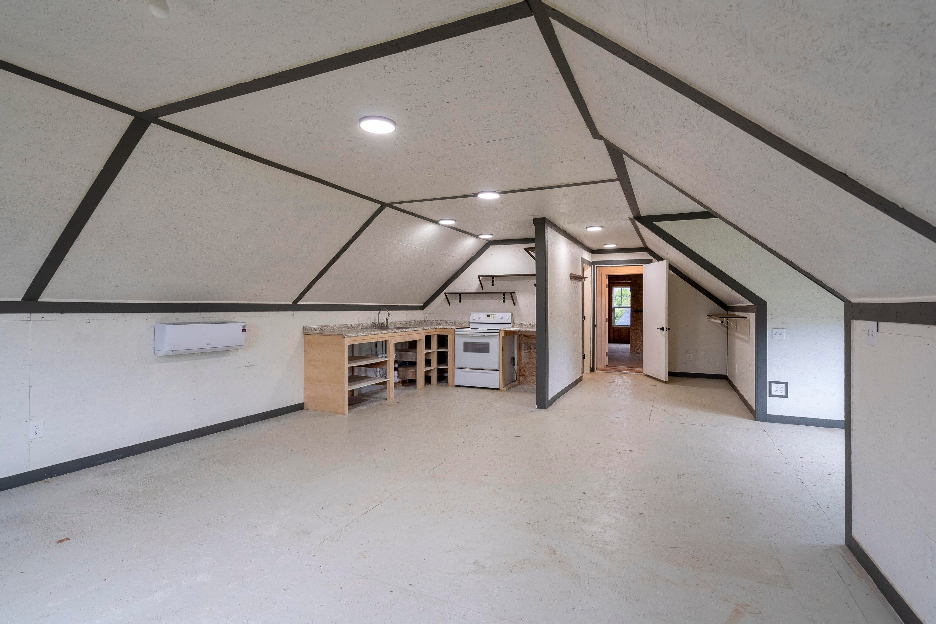 Middleville, Michigan, 49333, United States, 6 Bedrooms Bedrooms, ,3 BathroomsBathrooms,Residential,Active,2006790