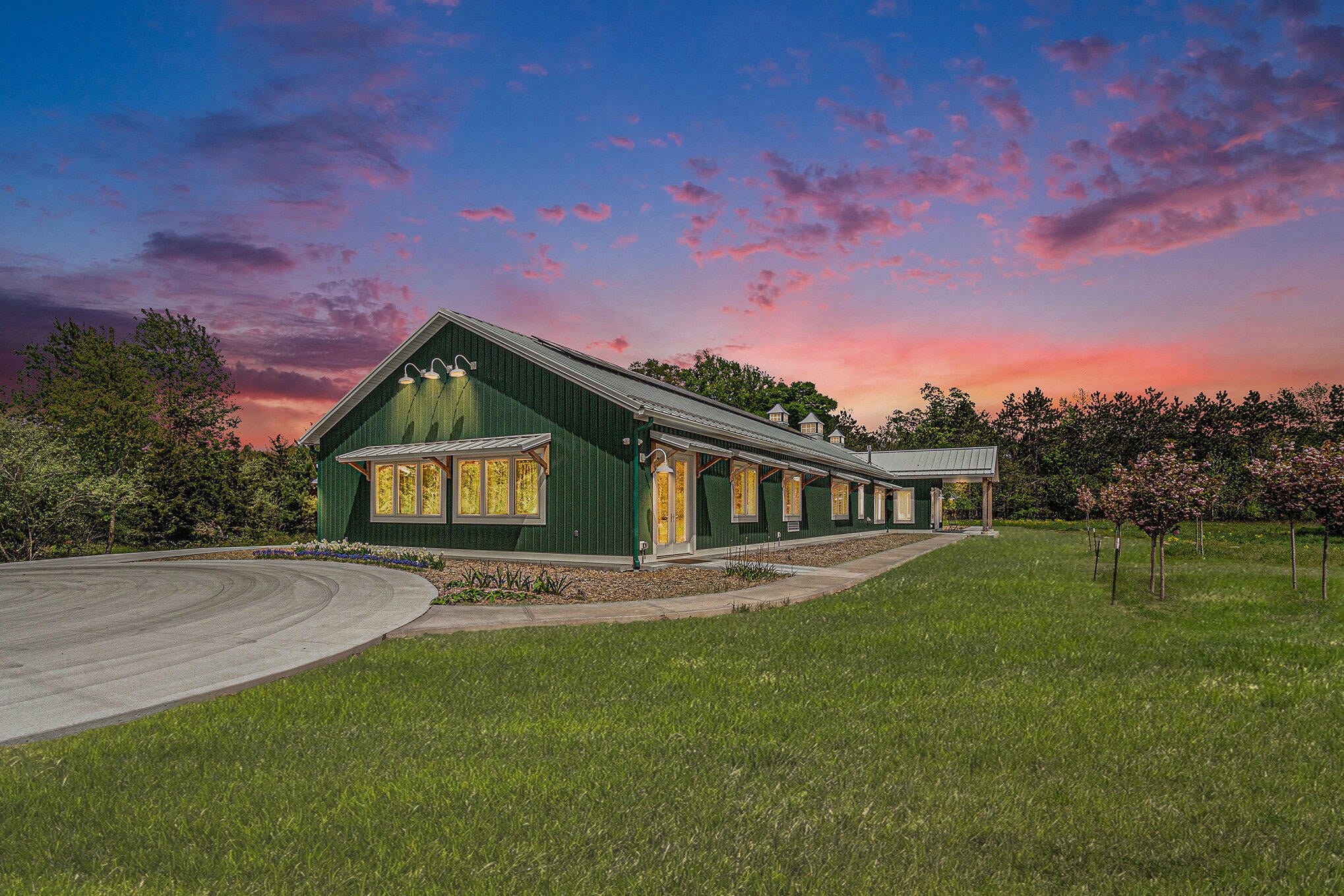 Fennville, Michigan, 49408, United States, 4 Bedrooms Bedrooms, ,4 BathroomsBathrooms,Residential,Active,1964494