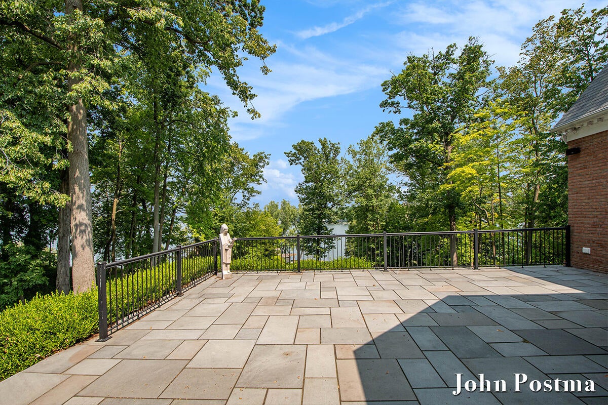 East Grand Rapids, Michigan, 49506, United States, 4 Bedrooms Bedrooms, ,6 BathroomsBathrooms,Residential,Active,2015444