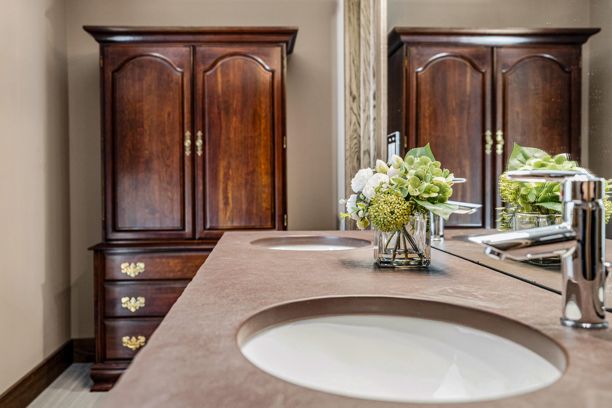 Berrien Springs, Michigan, 49103, United States, ,5 BathroomsBathrooms,Residential,Active,1849497
