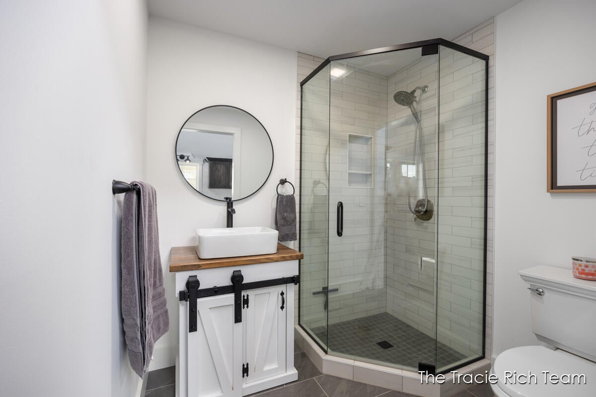 Rockford, Michigan, 49341, United States, 5 Bedrooms Bedrooms, ,5 BathroomsBathrooms,Residential,Active,1929409