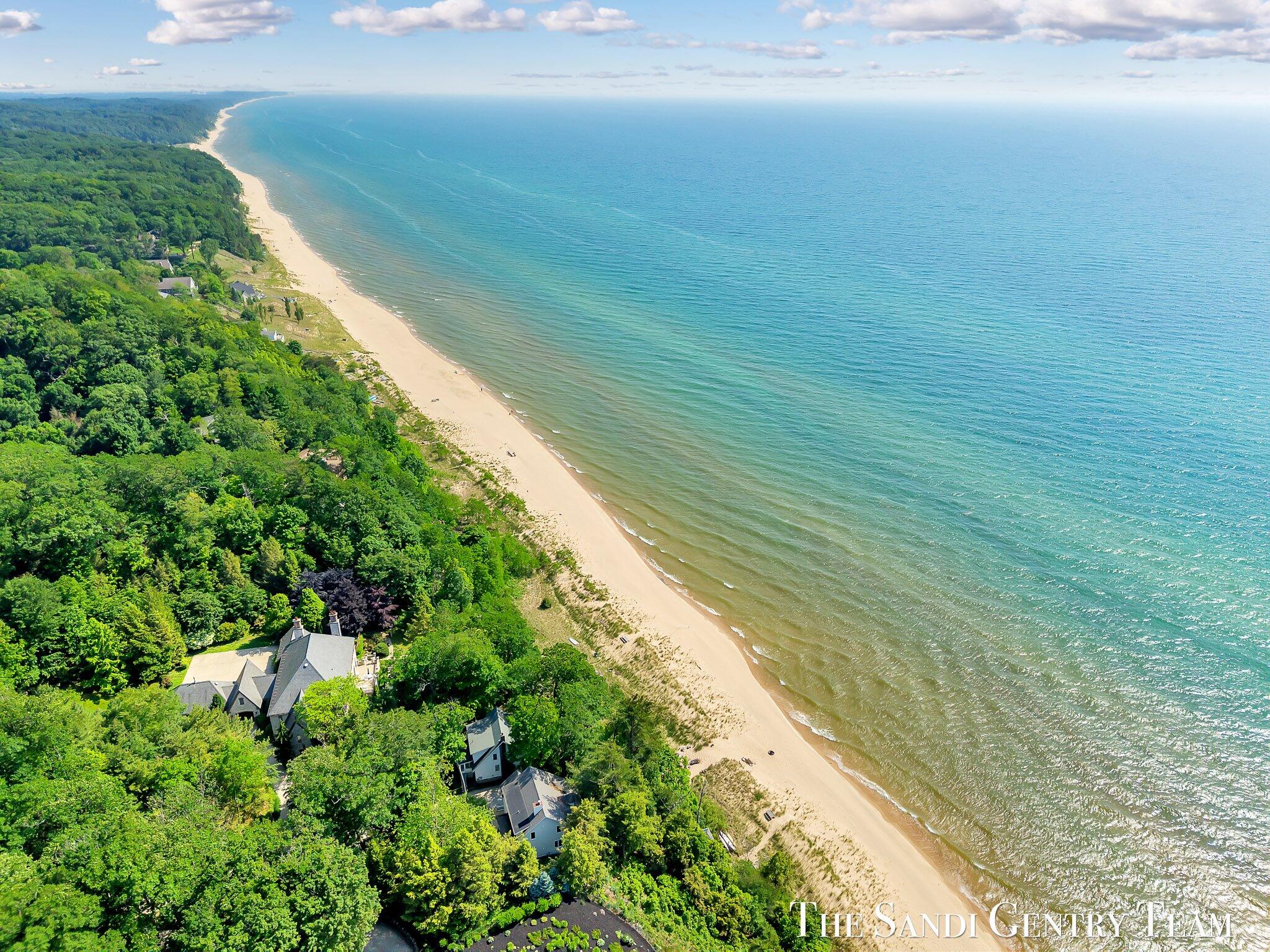 Grand Haven, Michigan, 49417, United States, ,4 BathroomsBathrooms,Residential,Active,1761642