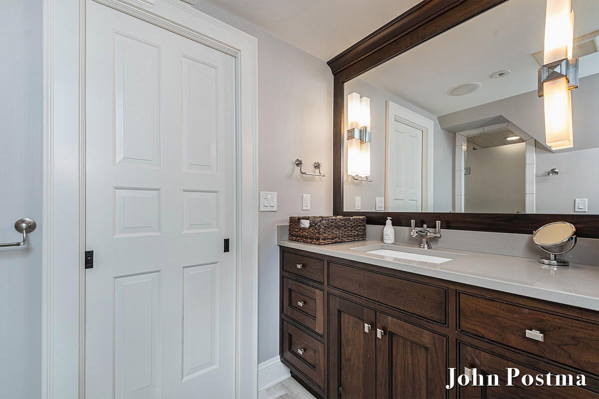 East Grand Rapids, Michigan, 49506, United States, 4 Bedrooms Bedrooms, ,6 BathroomsBathrooms,Residential,Active,2015444