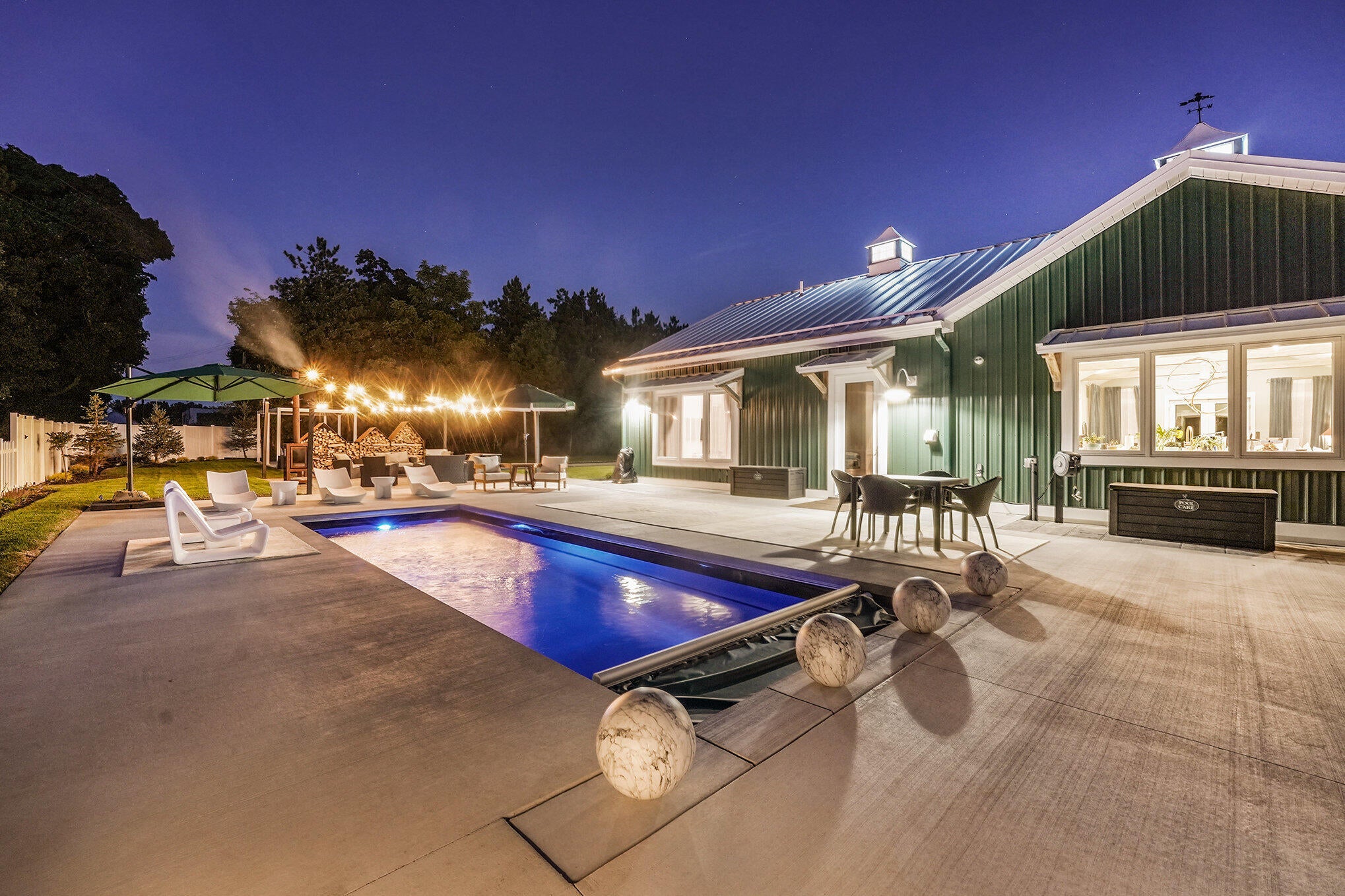 Fennville, Michigan, 49408, United States, 4 Bedrooms Bedrooms, ,4 BathroomsBathrooms,Residential,Active,1964494