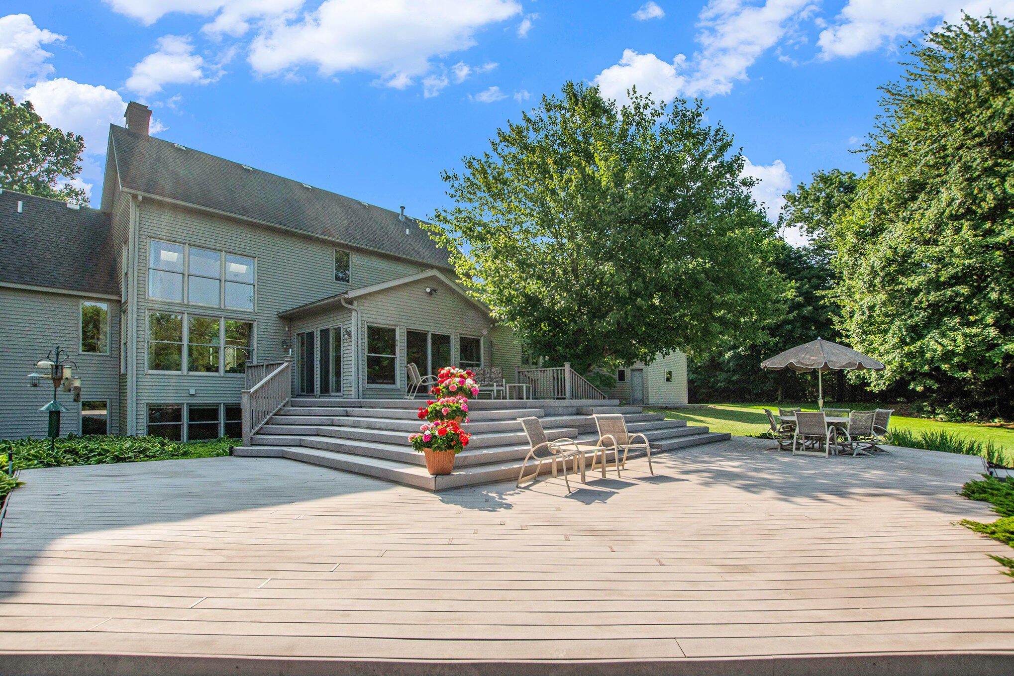 Holland, Michigan, 49423, United States, 4 Bedrooms Bedrooms, ,4 BathroomsBathrooms,Residential,Active,1914588