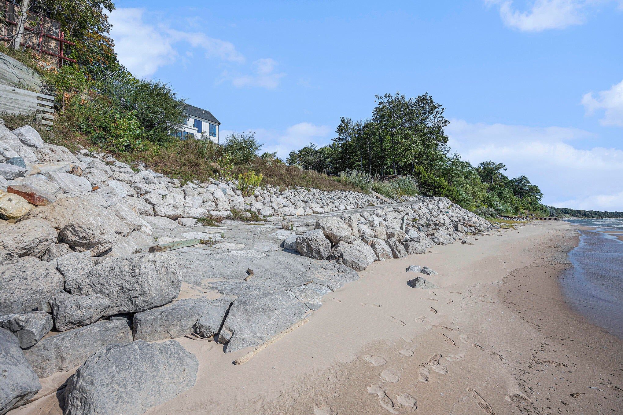 Fennville, Michigan, 49408, United States, 3 Bedrooms Bedrooms, ,4 BathroomsBathrooms,Residential,Active,1929432