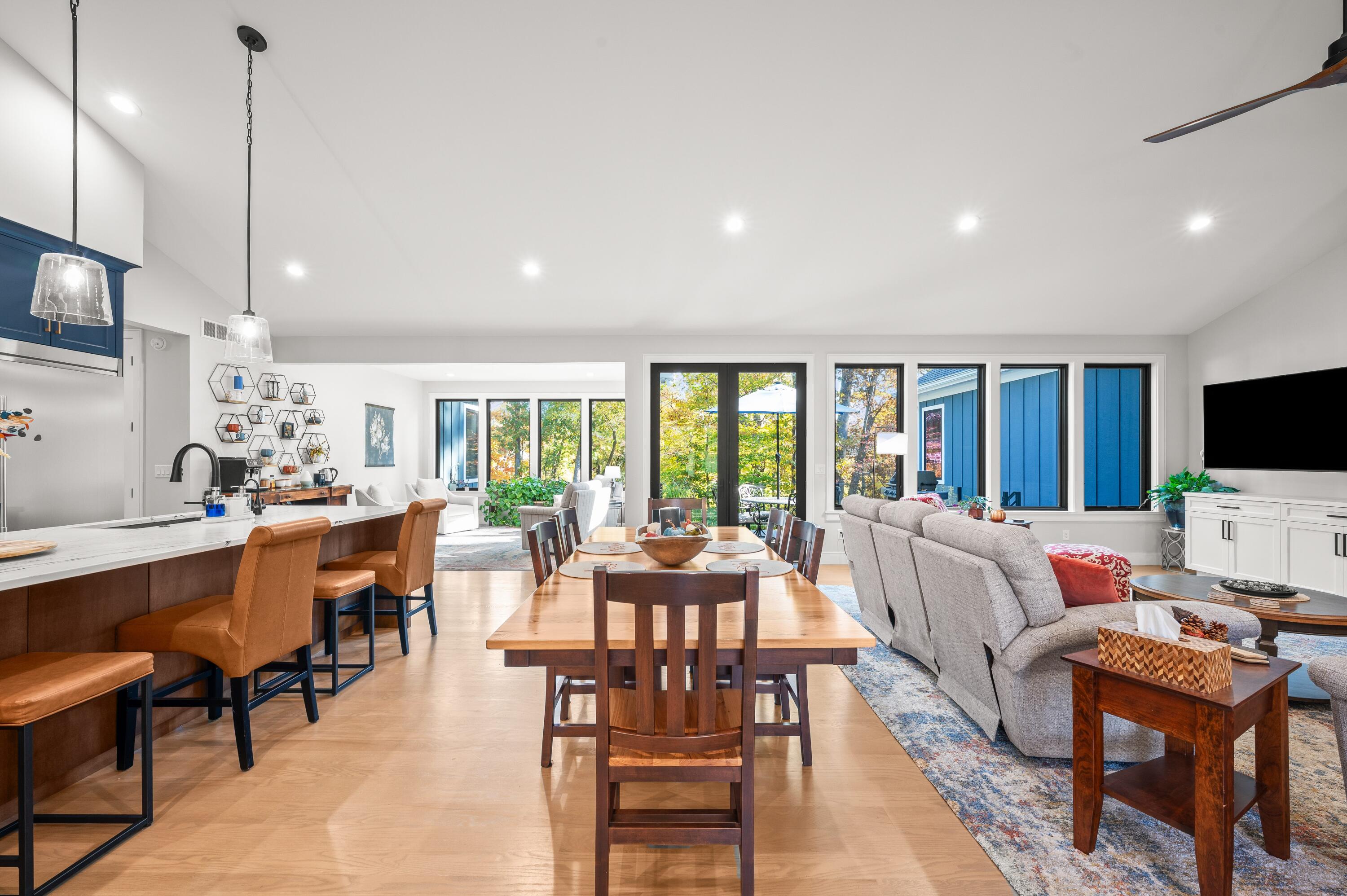 St. Joseph, Michigan, 49085, United States, 6 Bedrooms Bedrooms, ,6 BathroomsBathrooms,Residential,Active,1985598