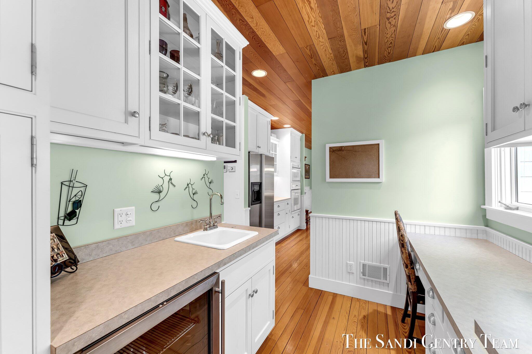 Grand Haven, Michigan, 49417, United States, ,4 BathroomsBathrooms,Residential,Active,1761642